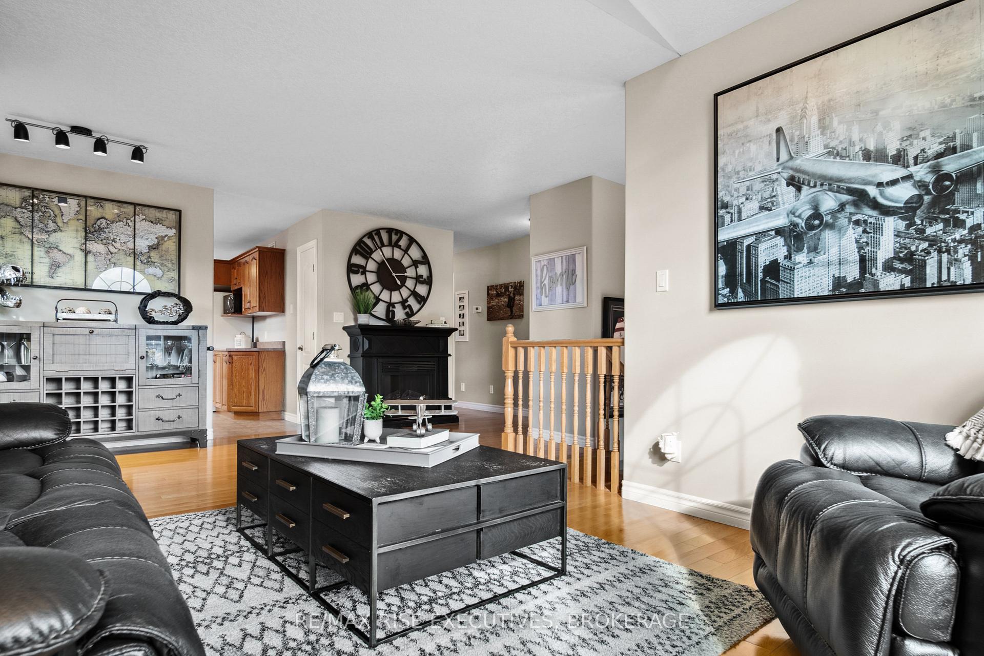 Photo 5 of 1142 Deerfield Drive, Kingston, City Northwest — HOMEH