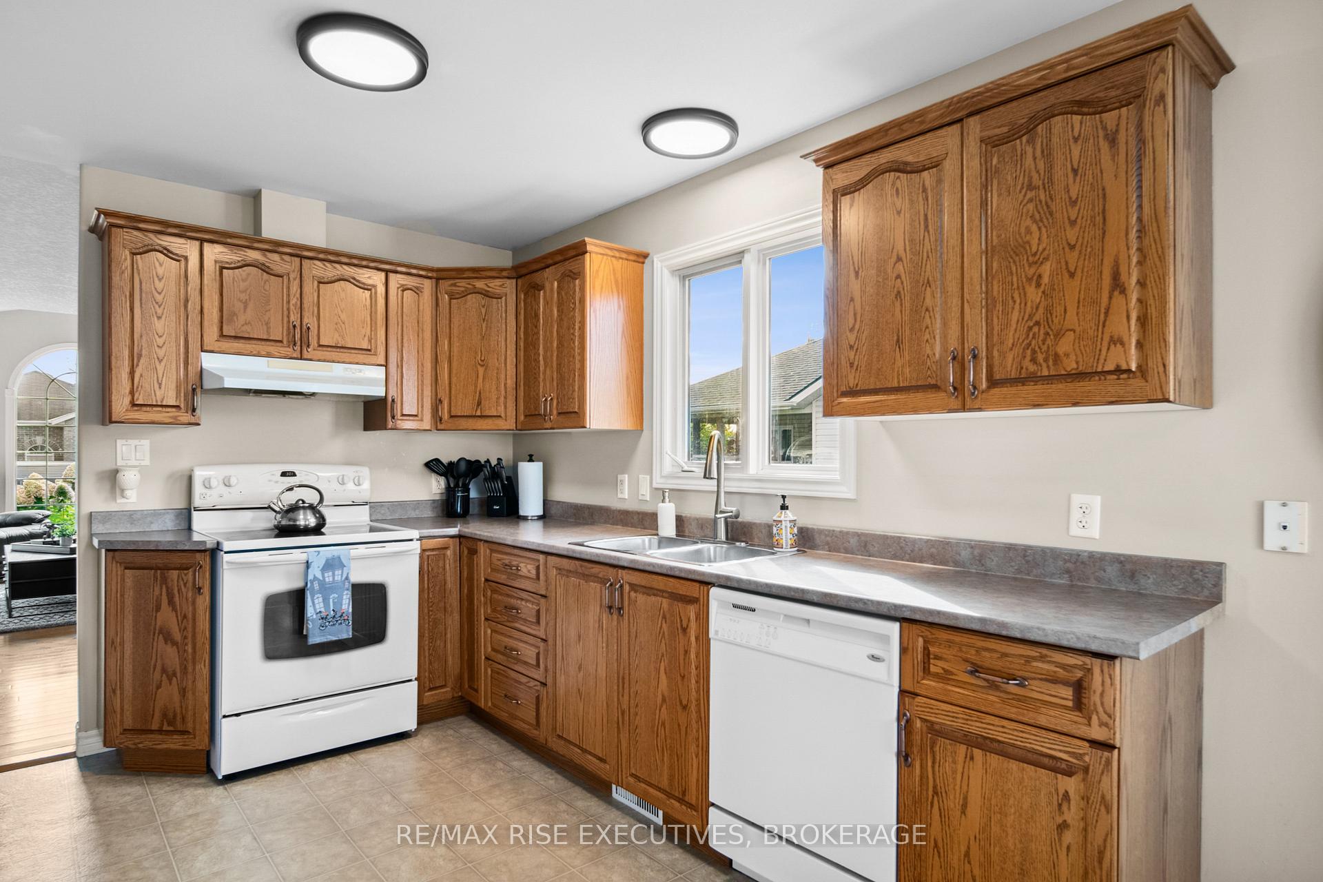 Photo 8 of 1142 Deerfield Drive, Kingston, City Northwest — HOMEH