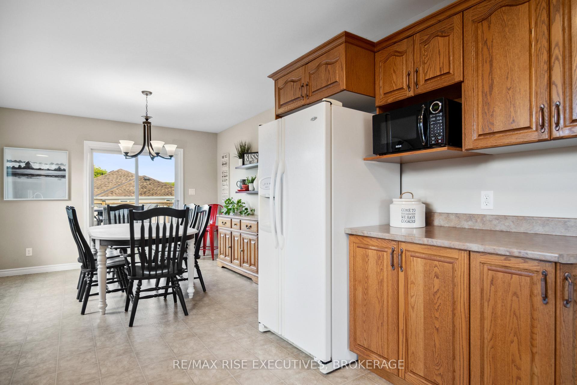 Photo 9 of 1142 Deerfield Drive, Kingston, City Northwest — HOMEH
