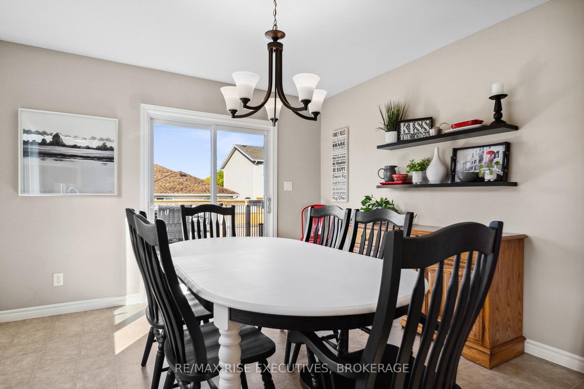 Photo 10 of 1142 Deerfield Drive, Kingston, City Northwest — HOMEH