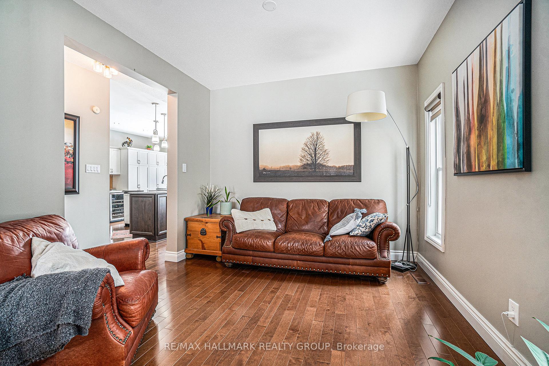 Photo 4 of 1520 Lisbon Street, Ottawa, Fallingbrook/Pineridge — HOMEH