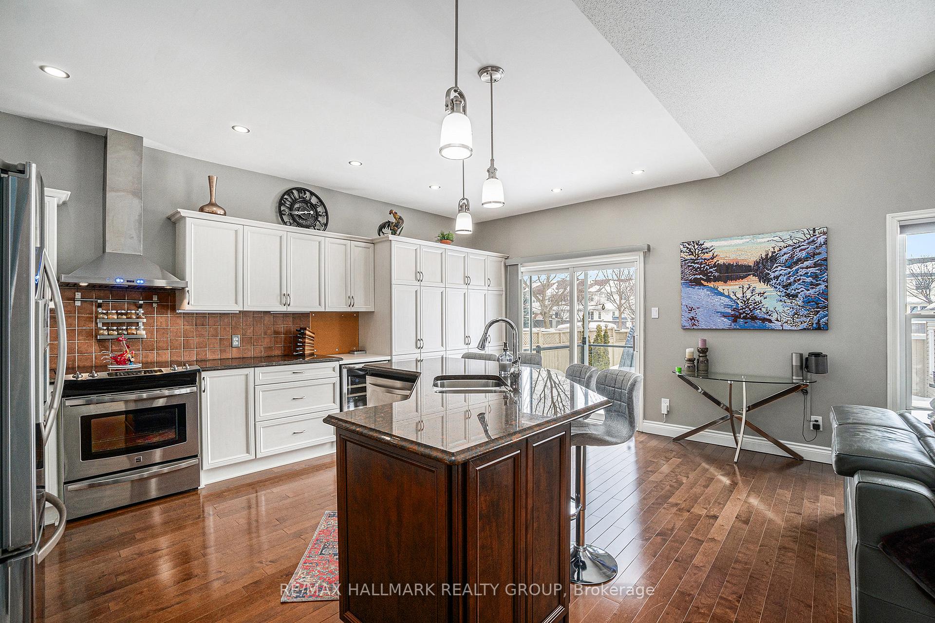 Photo 10 of 1520 Lisbon Street, Ottawa, Fallingbrook/Pineridge — HOMEH