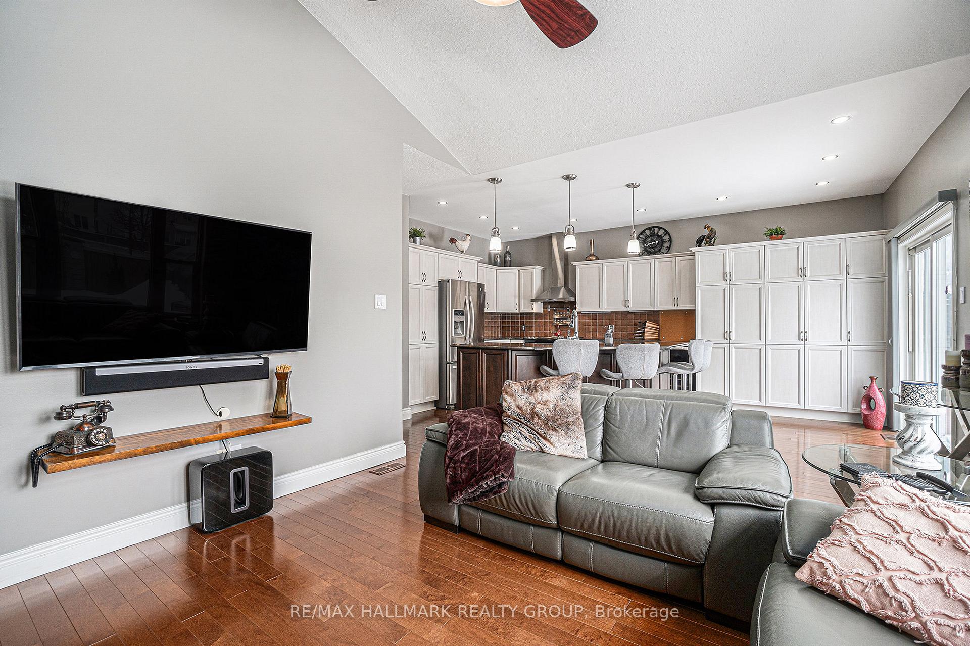 Photo 12 of 1520 Lisbon Street, Ottawa, Fallingbrook/Pineridge — HOMEH