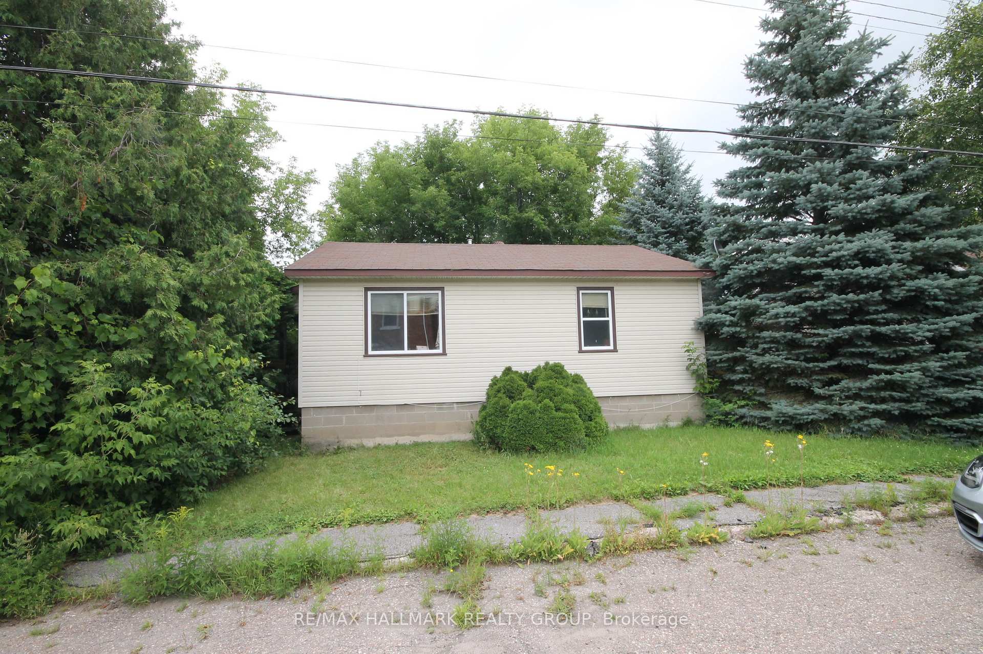 Photo 1 of 143 O'Gorman Avenue, Renfrew — HOMEH
