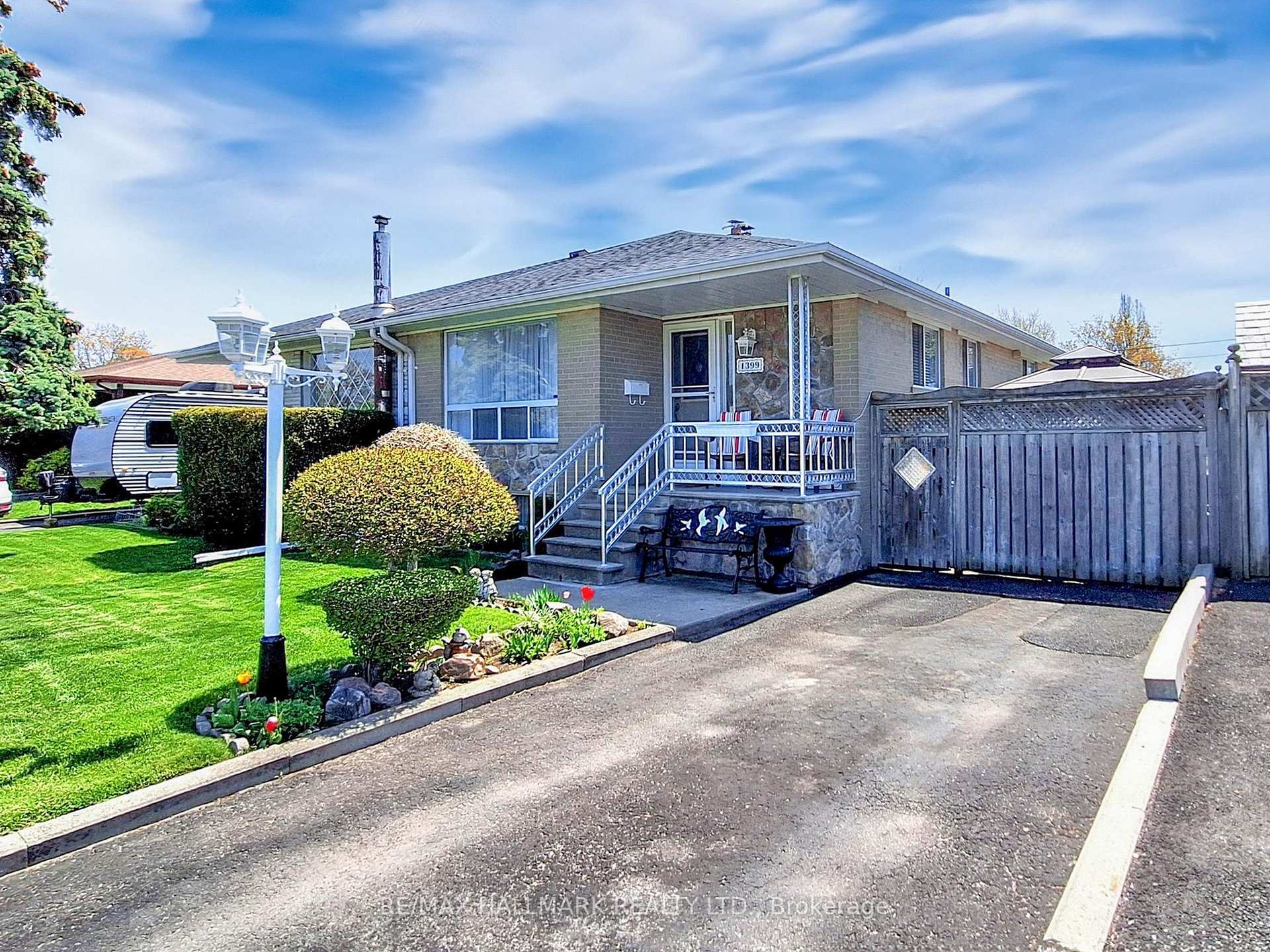 Photo 2 of 1399 Garvolin Avenue, Pickering, Bay Ridges — HOMEH