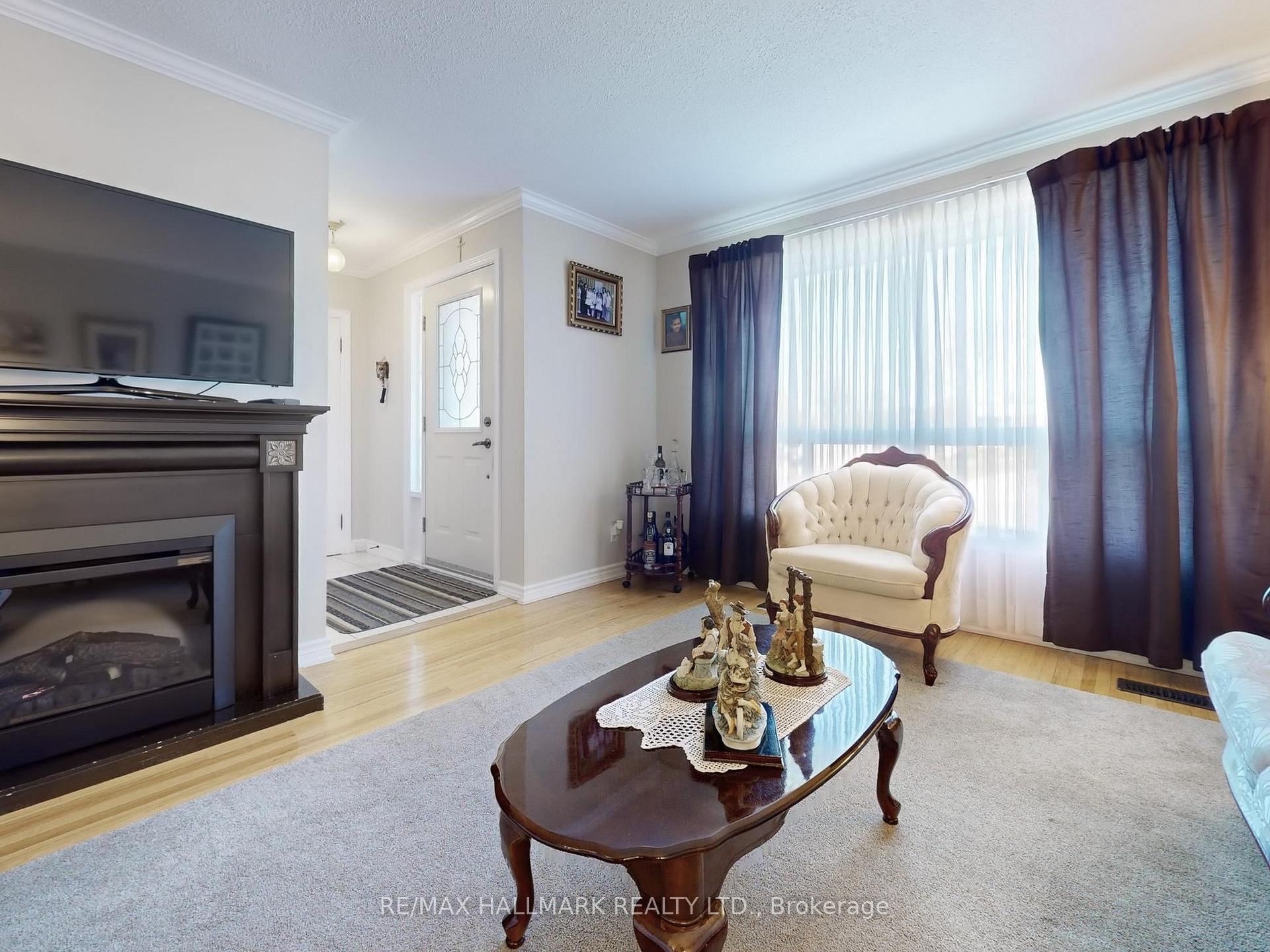 Photo 4 of 1399 Garvolin Avenue, Pickering, Bay Ridges — HOMEH