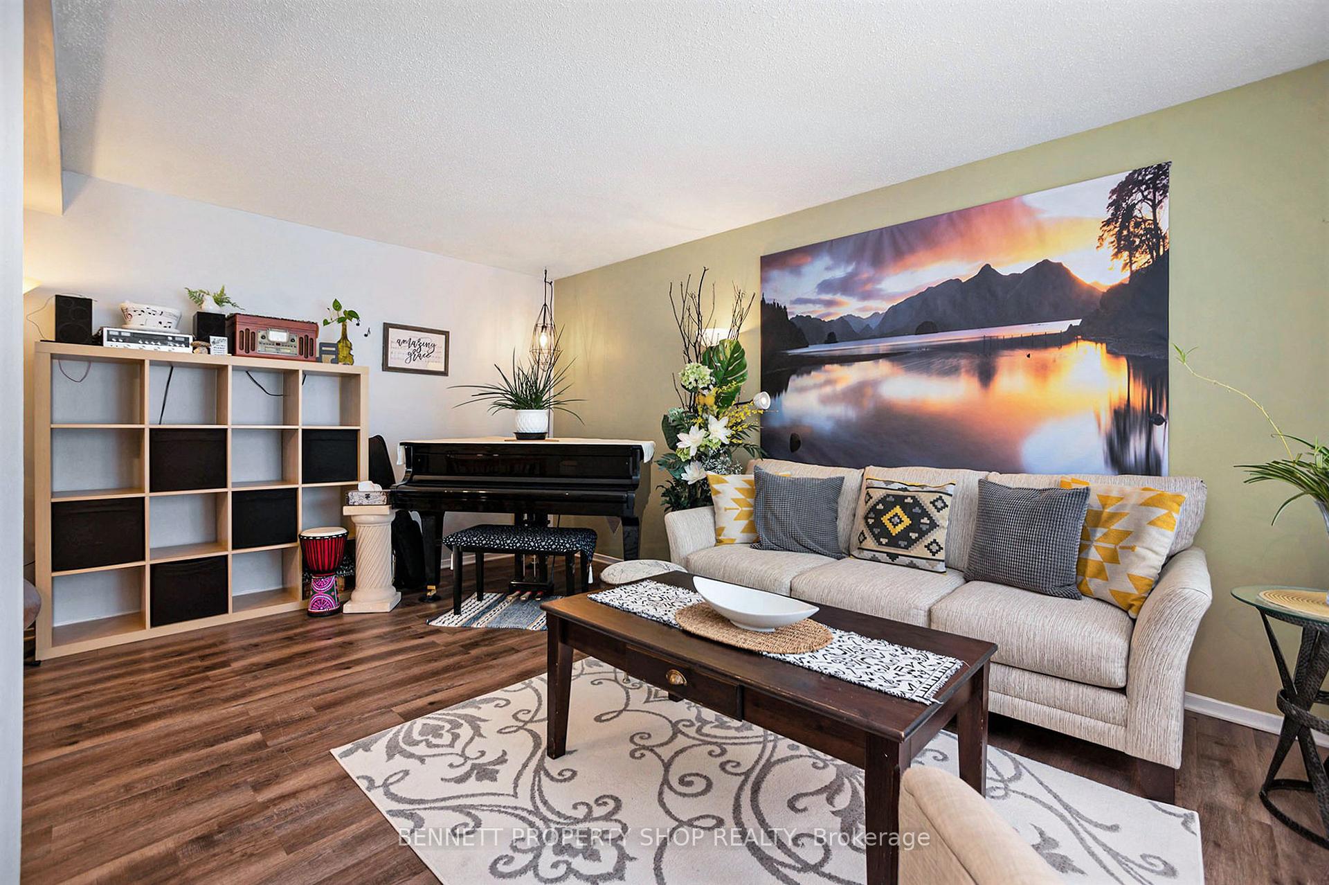 Photo 6 of 2060 Legrand Crescent, Ottawa, Queenswood Heights South — HOMEH