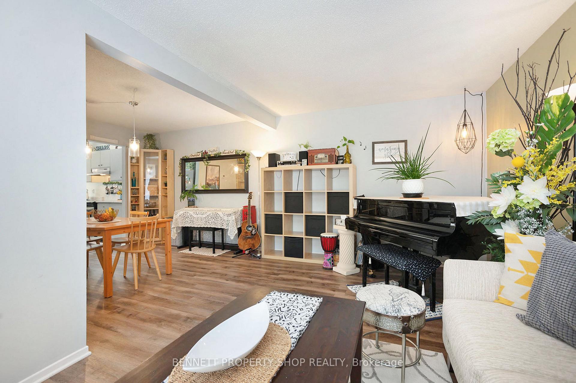 Photo 8 of 2060 Legrand Crescent, Ottawa, Queenswood Heights South — HOMEH