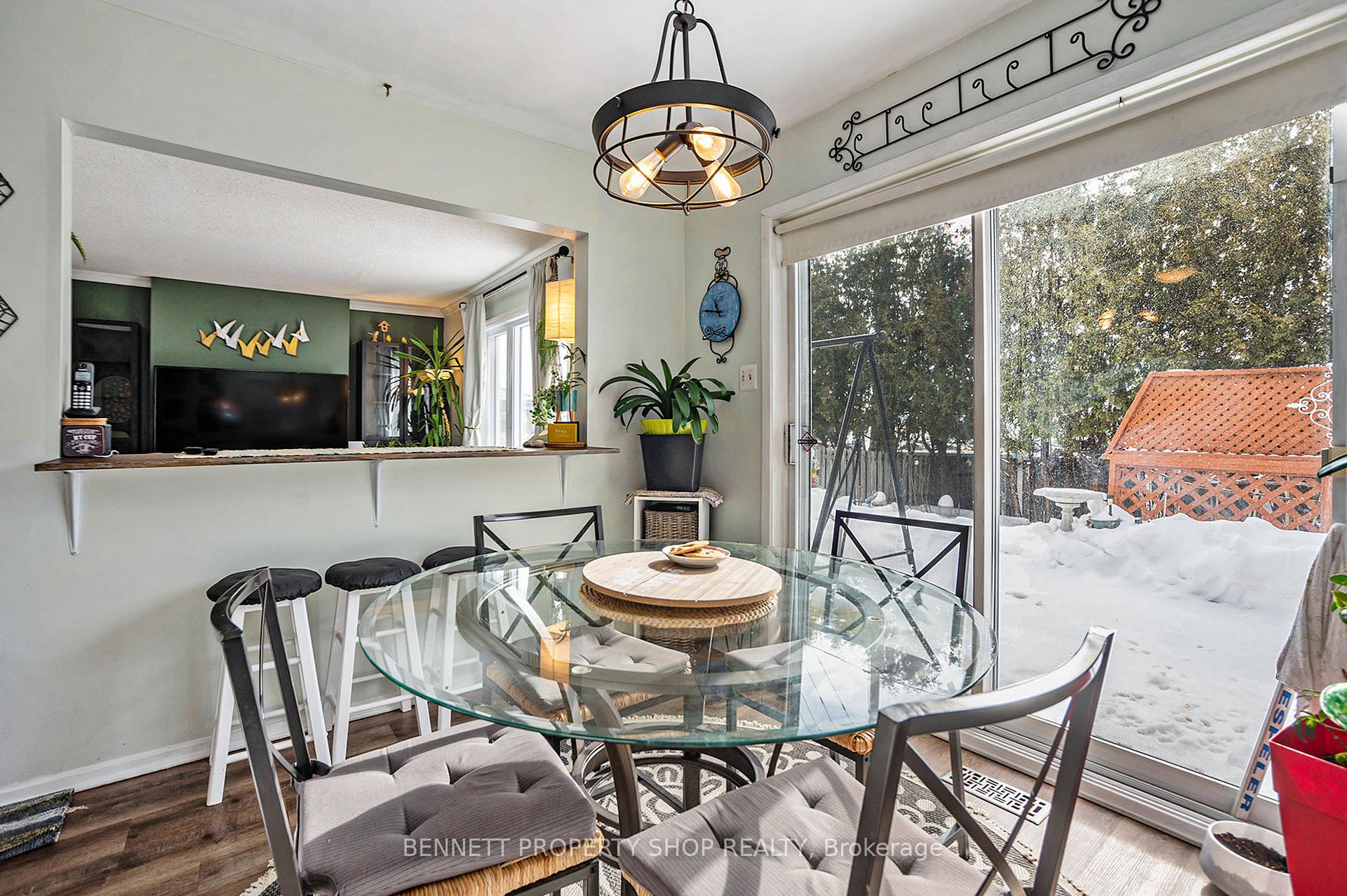 Photo 15 of 2060 Legrand Crescent, Ottawa, Queenswood Heights South — HOMEH