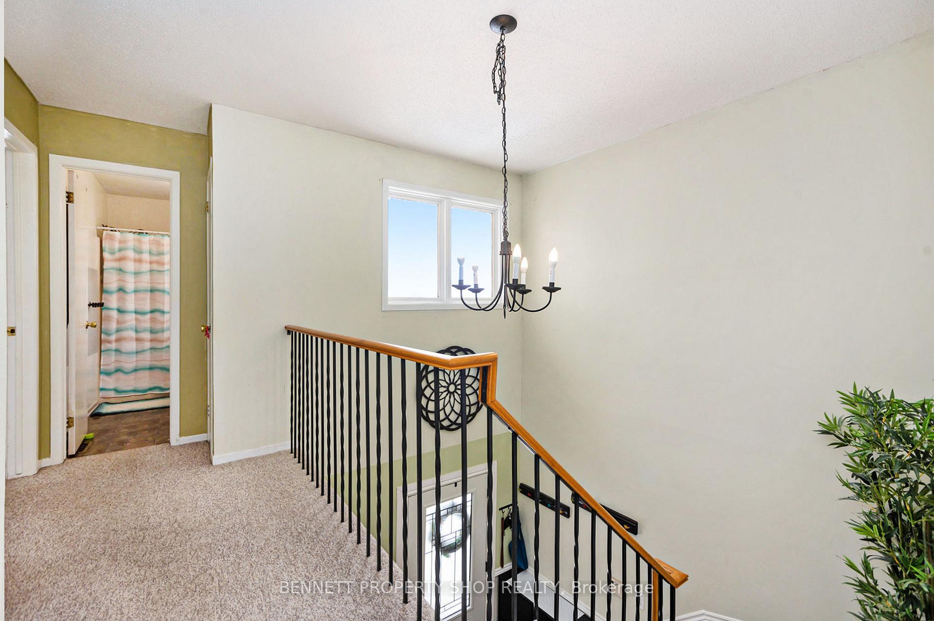 Photo 19 of 2060 Legrand Crescent, Ottawa, Queenswood Heights South — HOMEH