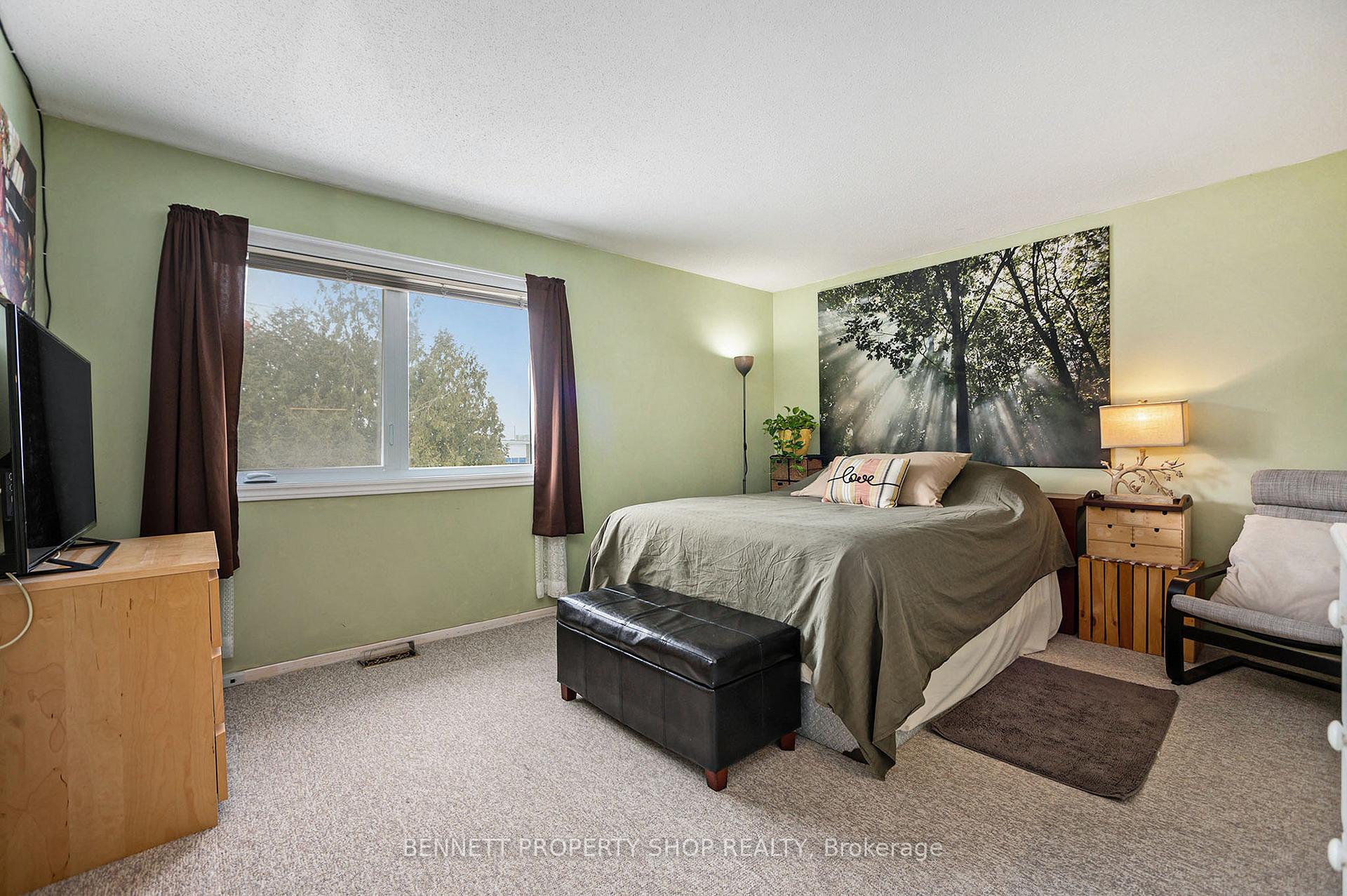 Photo 20 of 2060 Legrand Crescent, Ottawa, Queenswood Heights South — HOMEH