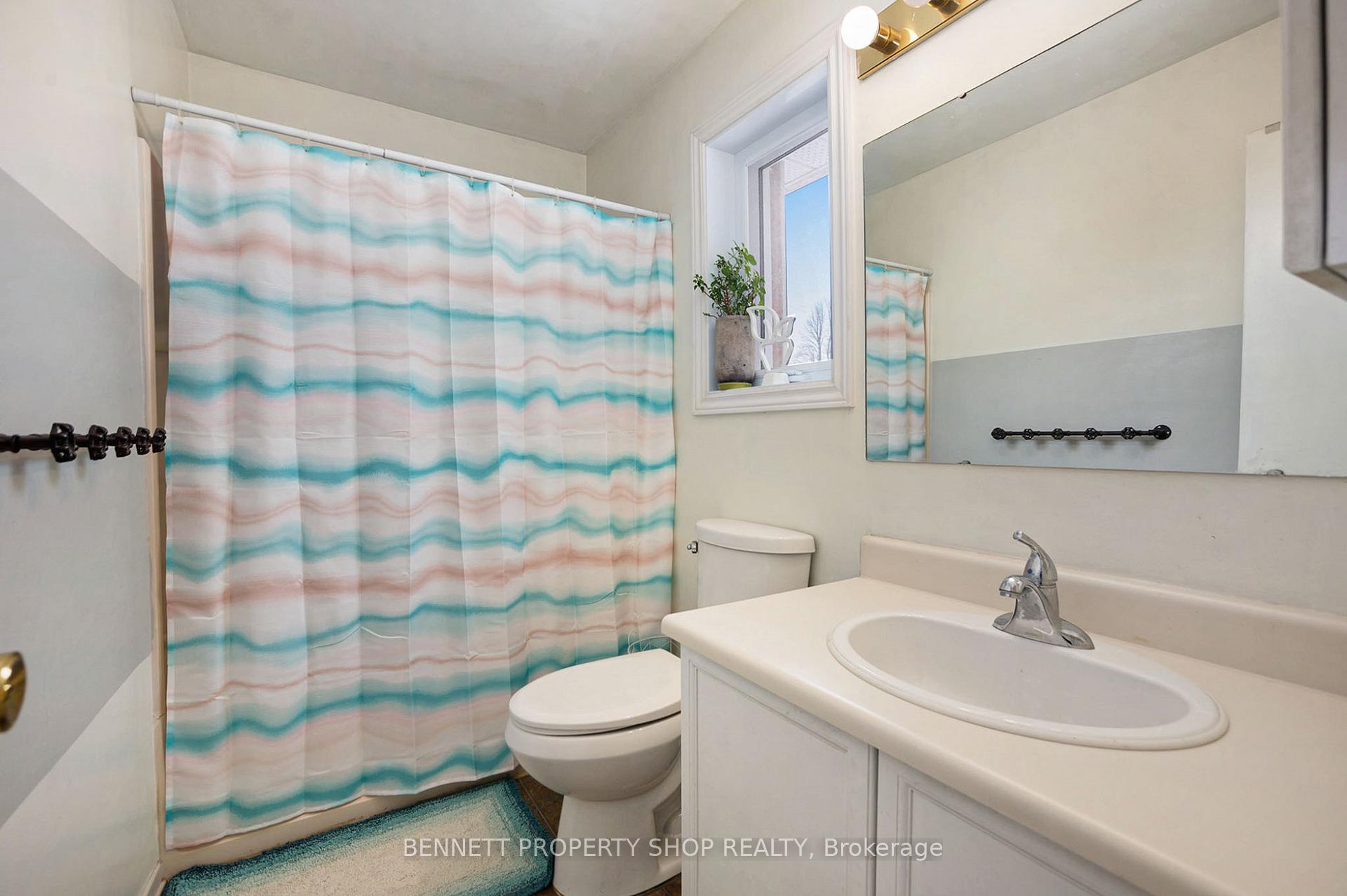 Photo 26 of 2060 Legrand Crescent, Ottawa, Queenswood Heights South — HOMEH