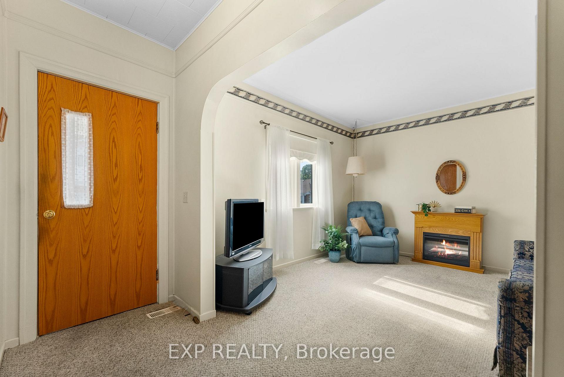 Photo 4 of 351 Lynn Street, Renfrew — HOMEH