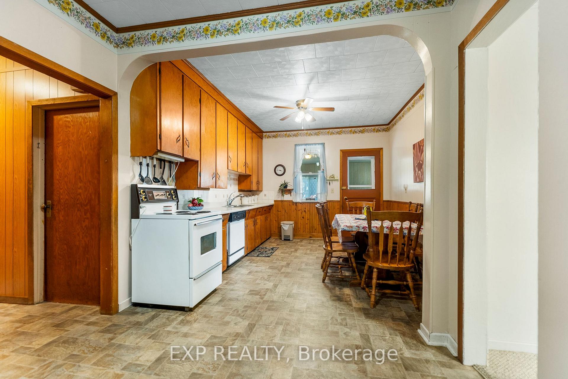 Photo 7 of 351 Lynn Street, Renfrew — HOMEH
