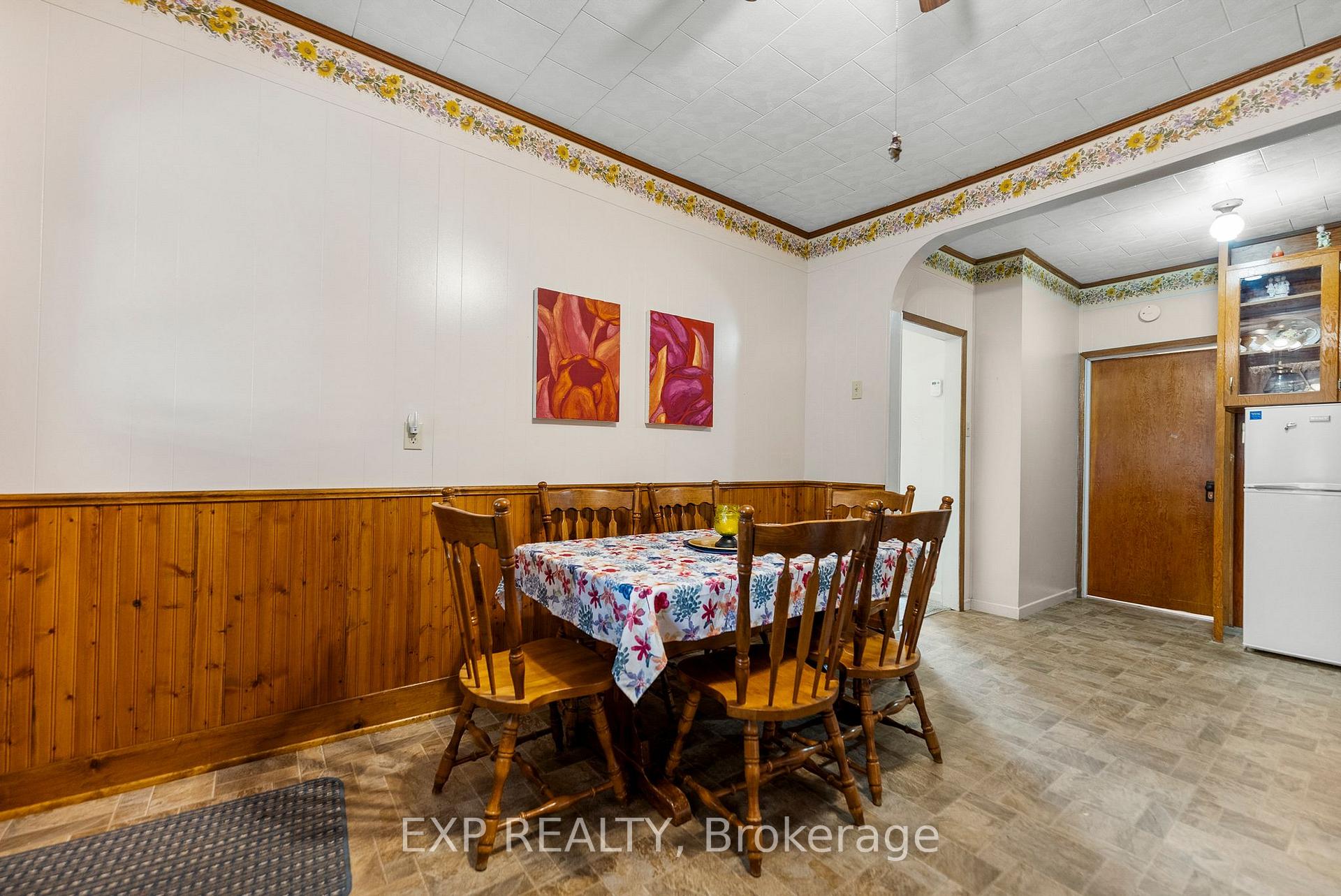 Photo 9 of 351 Lynn Street, Renfrew — HOMEH