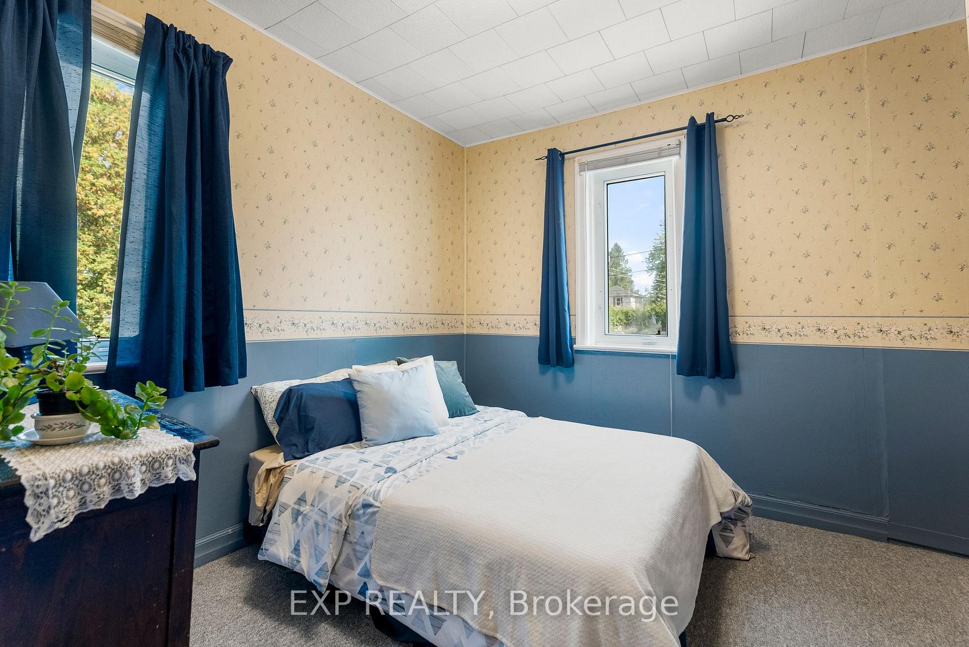 Photo 11 of 351 Lynn Street, Renfrew — HOMEH