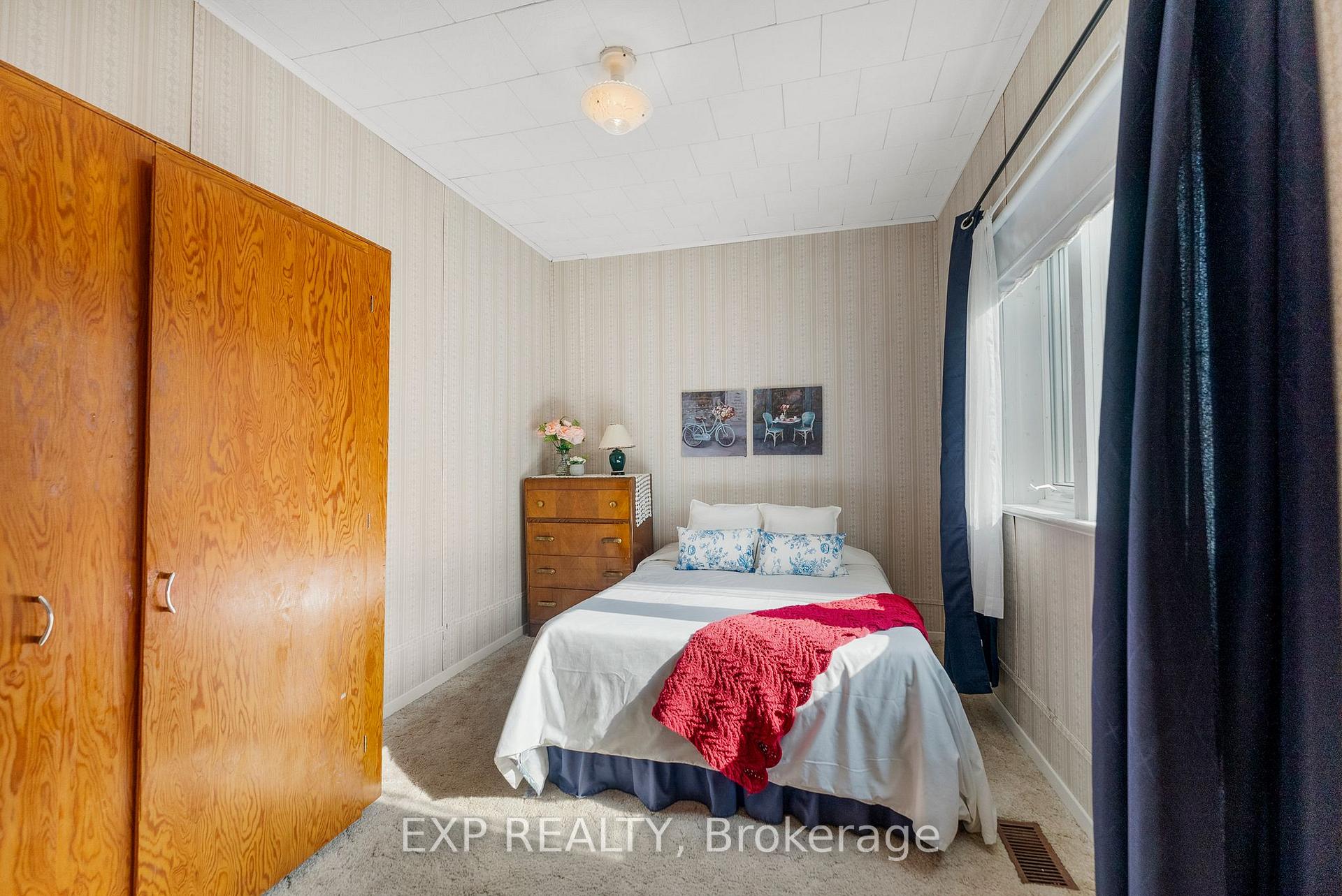 Photo 12 of 351 Lynn Street, Renfrew — HOMEH