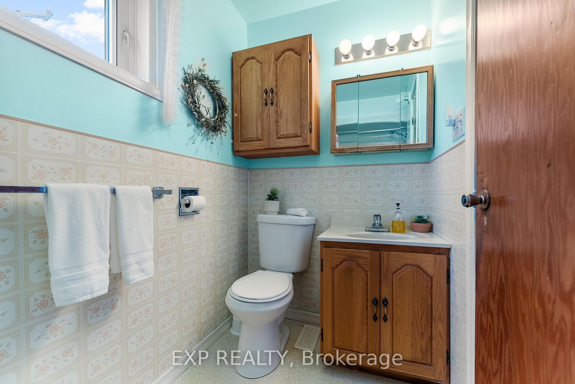 Photo 13 of 351 Lynn Street, Renfrew — HOMEH