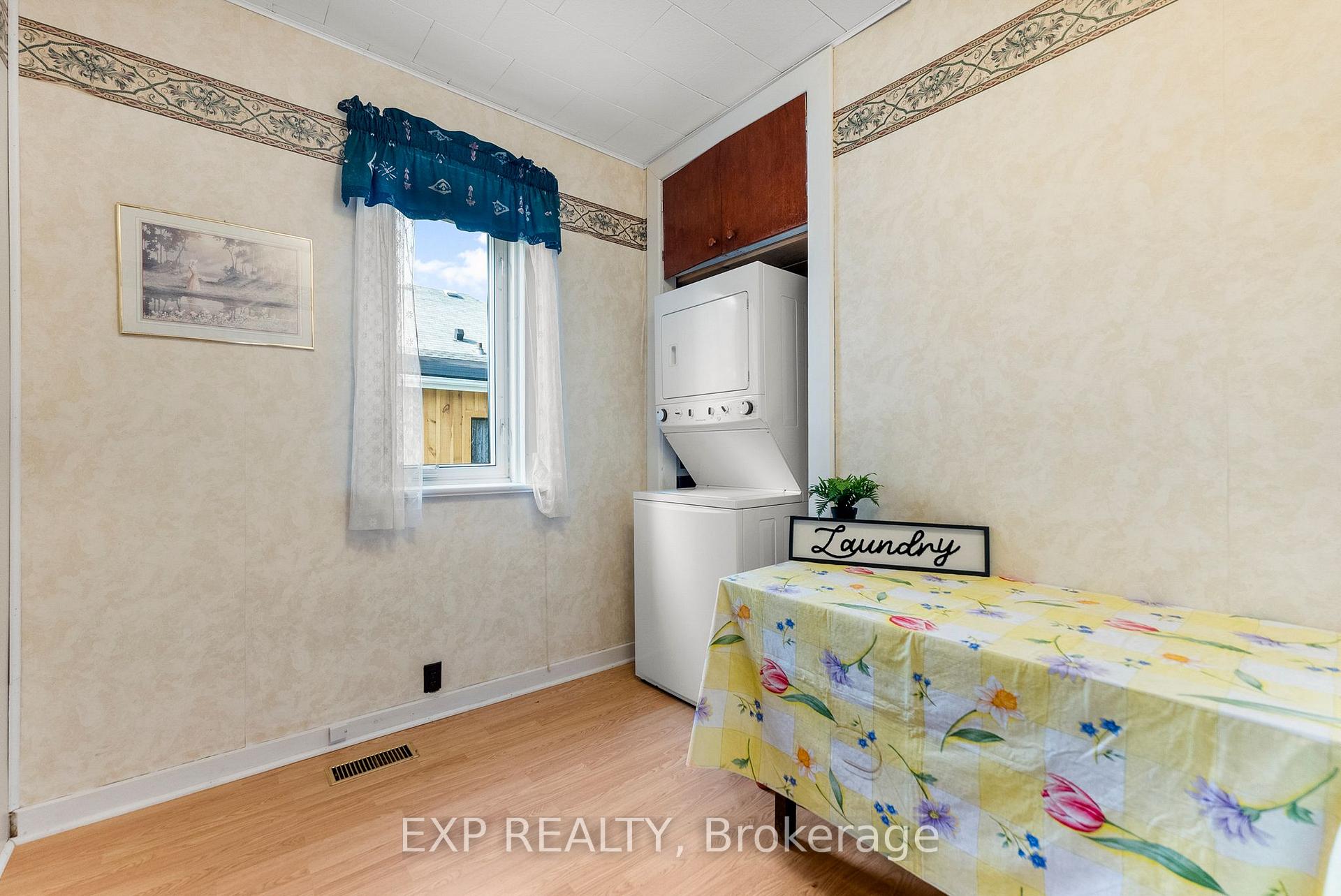 Photo 15 of 351 Lynn Street, Renfrew — HOMEH