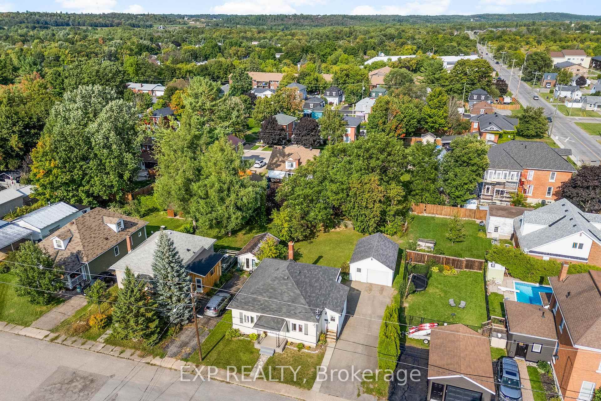 Photo 25 of 351 Lynn Street, Renfrew — HOMEH
