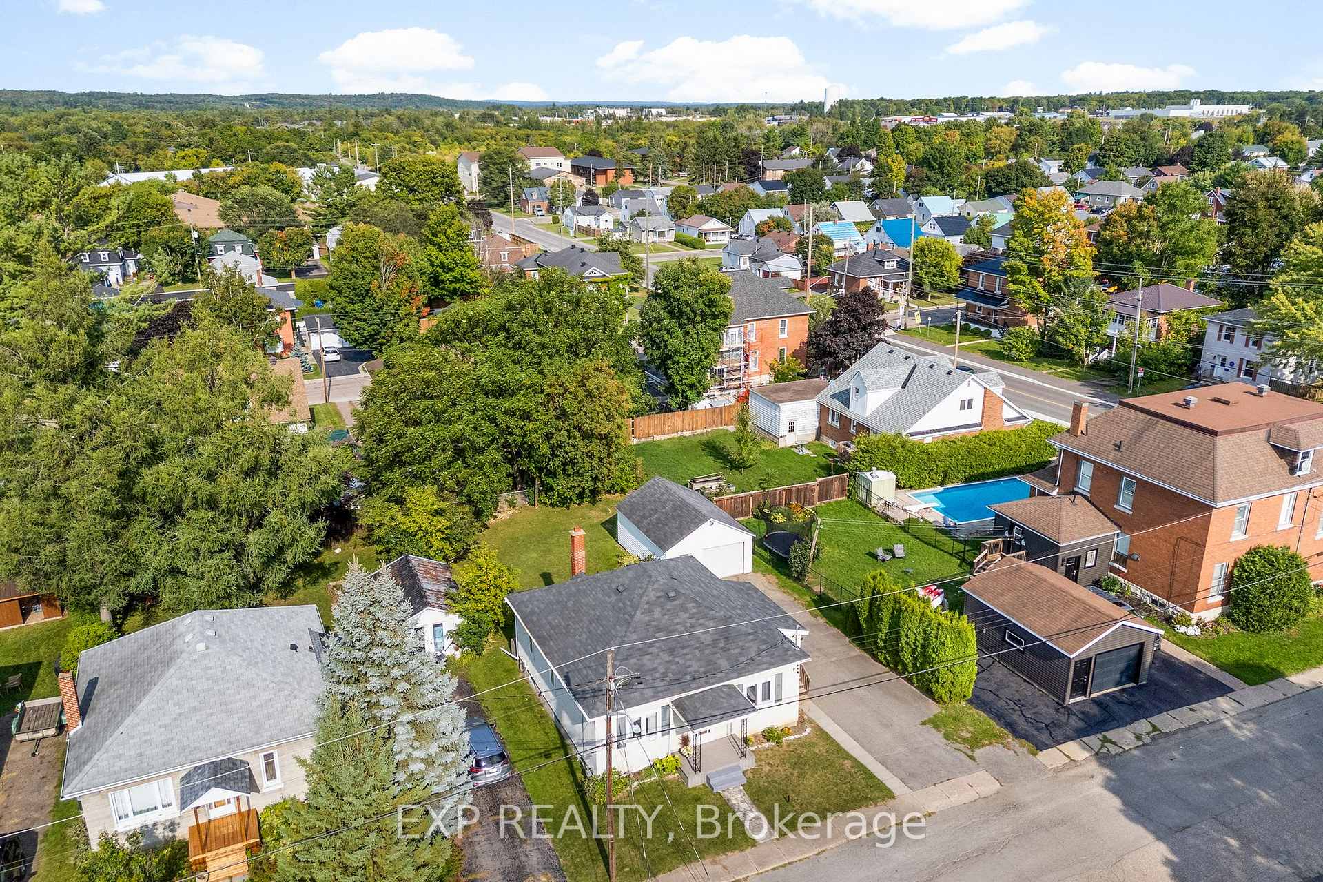 Photo 26 of 351 Lynn Street, Renfrew — HOMEH