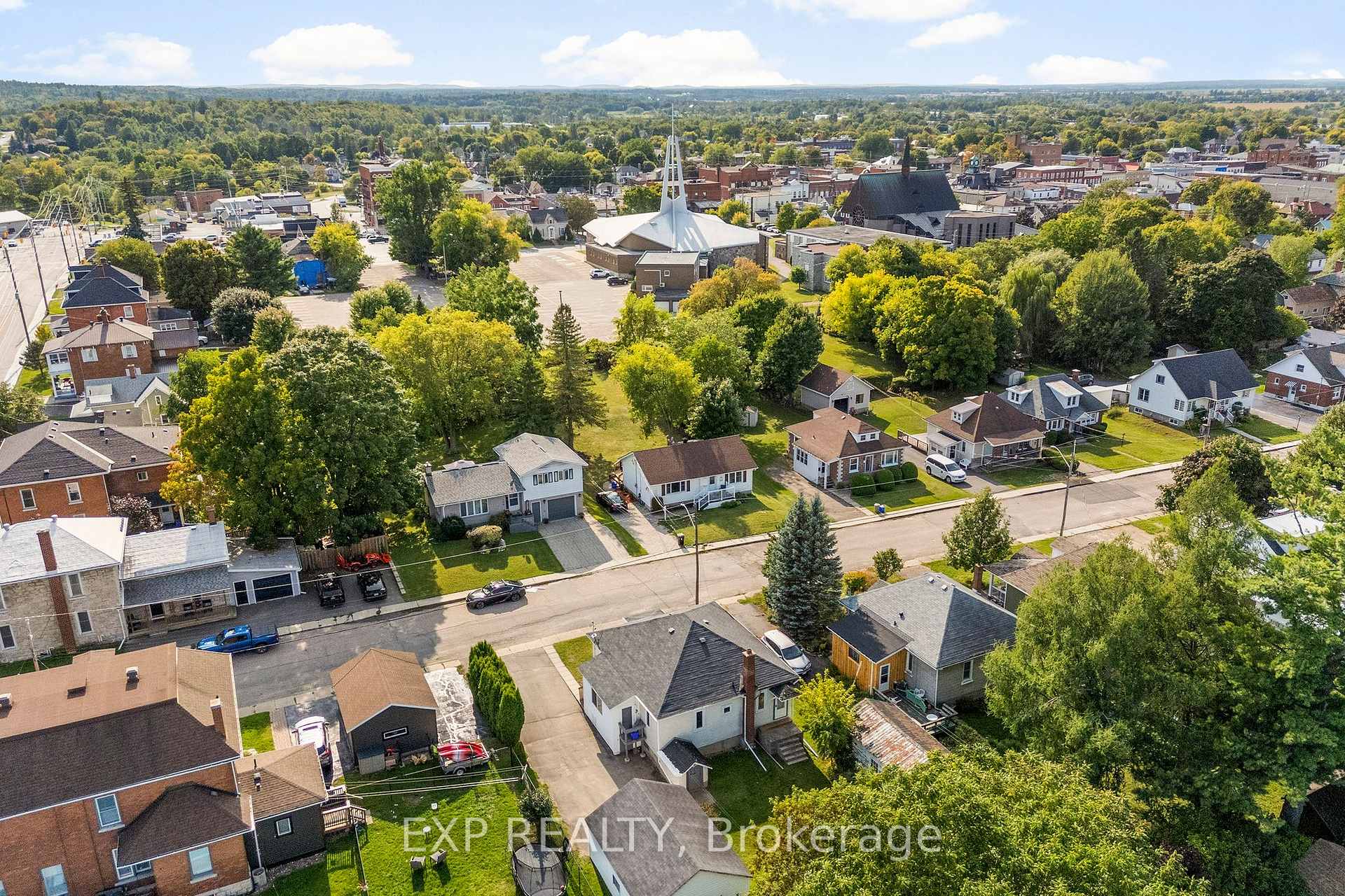 Photo 27 of 351 Lynn Street, Renfrew — HOMEH