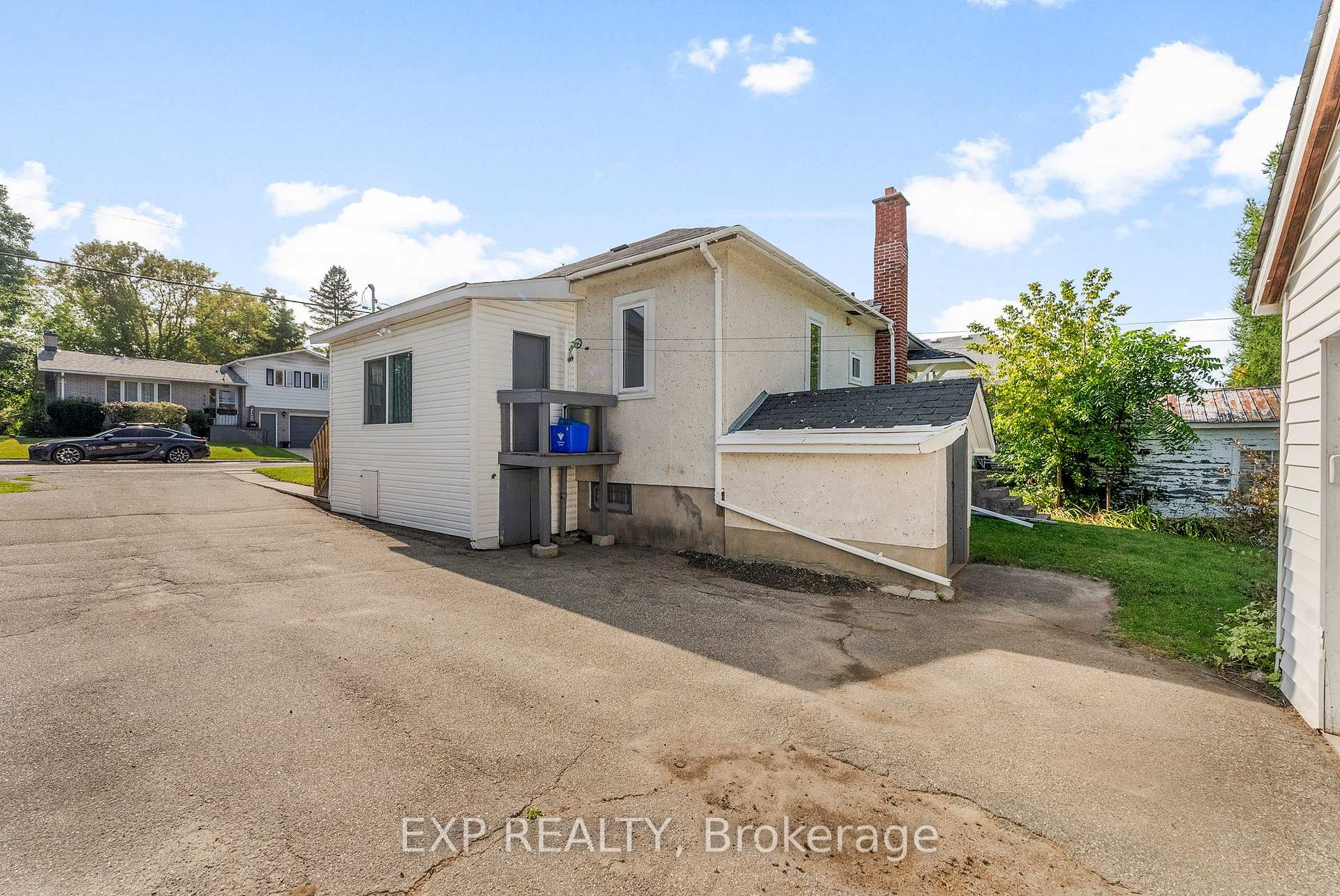 Photo 29 of 351 Lynn Street, Renfrew — HOMEH