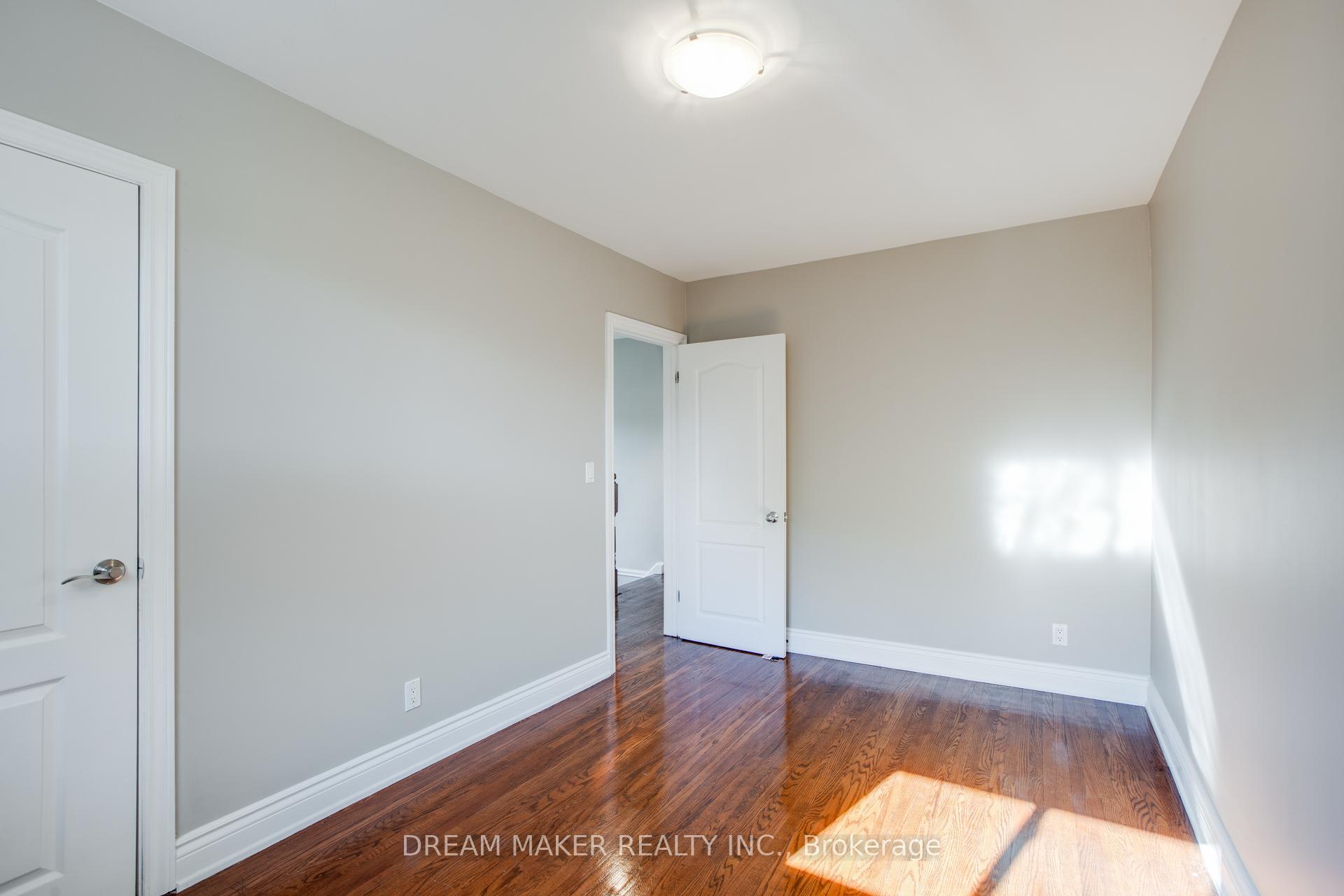 Photo 3 of Unit Upper, 207 Cabot Street E, Oshawa, Vanier — HOMEH