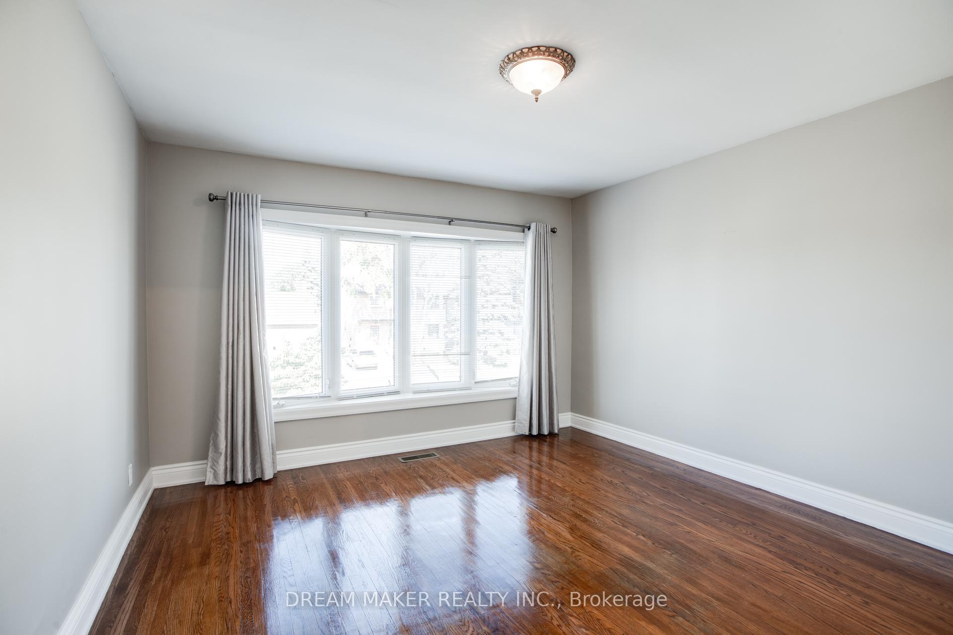 Photo 5 of Unit Upper, 207 Cabot Street E, Oshawa, Vanier — HOMEH