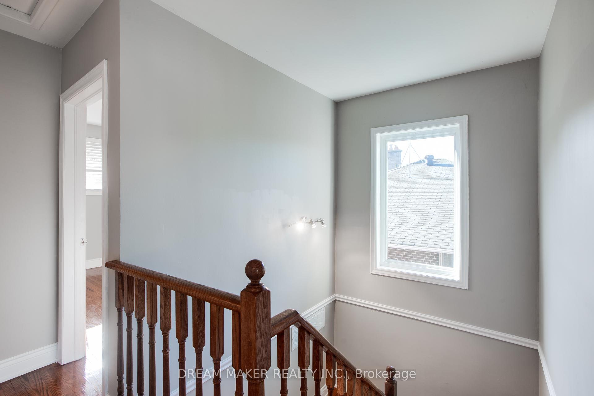 Photo 7 of Unit Upper, 207 Cabot Street E, Oshawa, Vanier — HOMEH