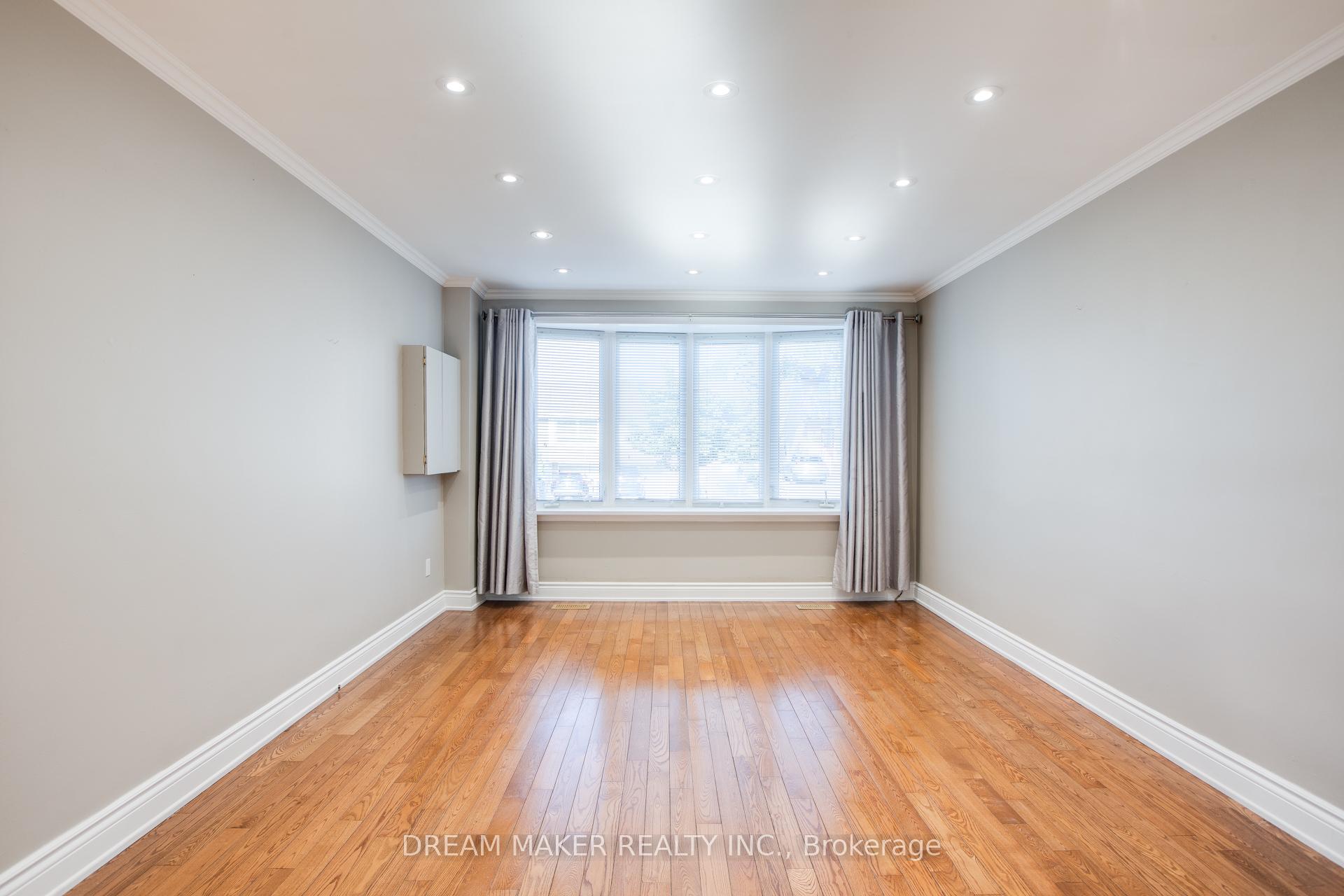 Photo 11 of Unit Upper, 207 Cabot Street E, Oshawa, Vanier — HOMEH