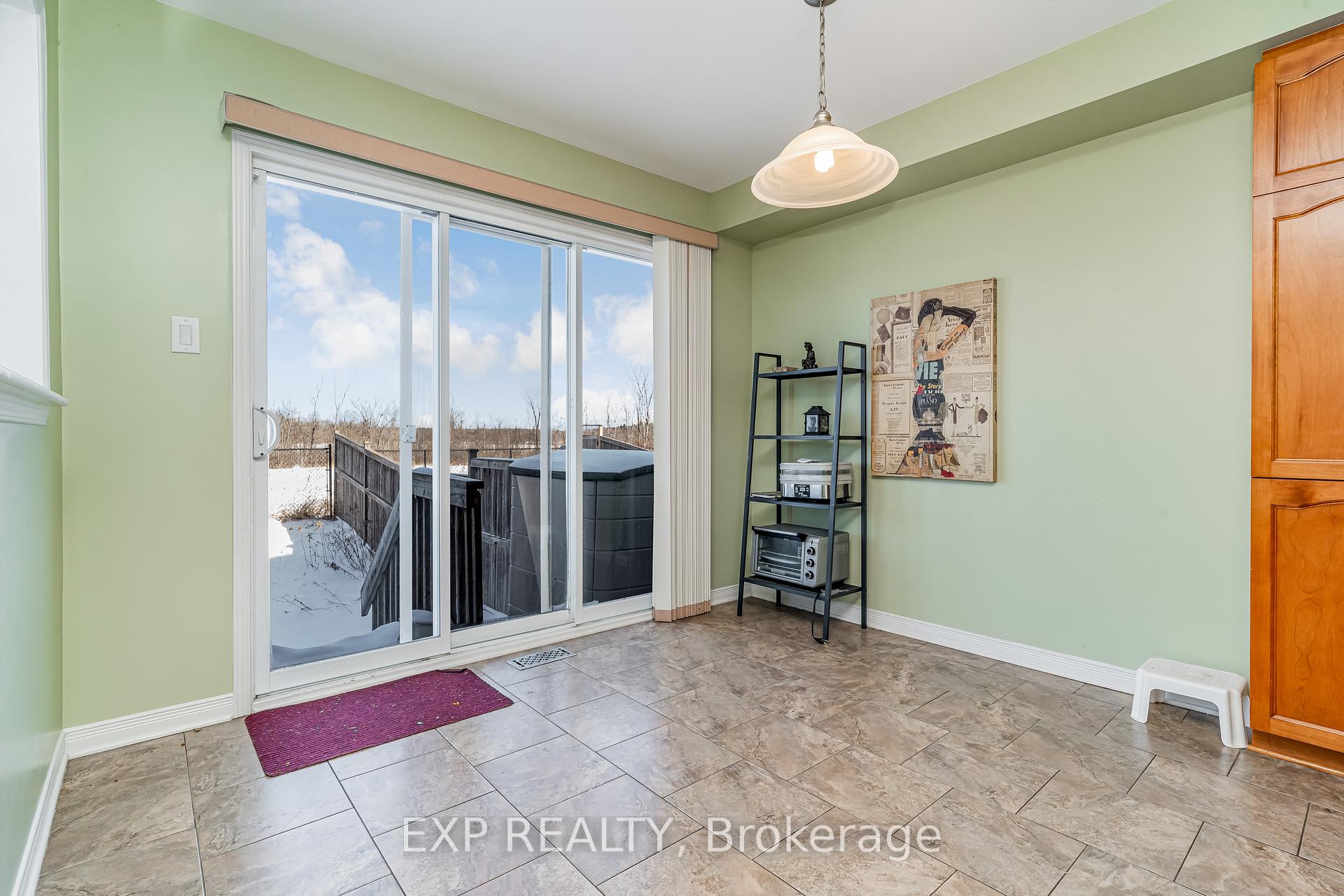 Photo 9 of 156 Trail Side Circle, Ottawa, Springridge/East Village — HOMEH