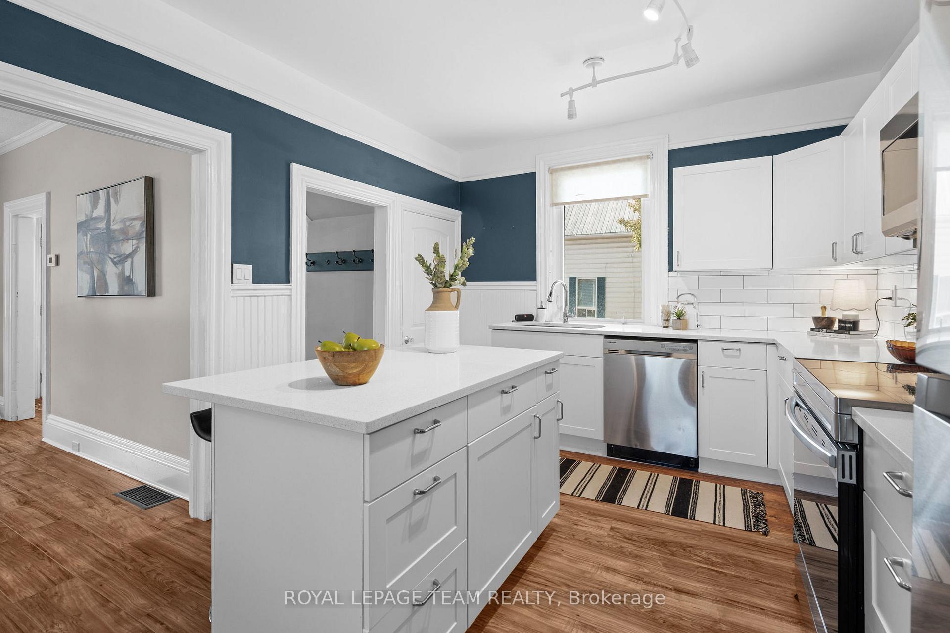 Photo 8 of 57 Lochiel Street S, Renfrew — HOMEH