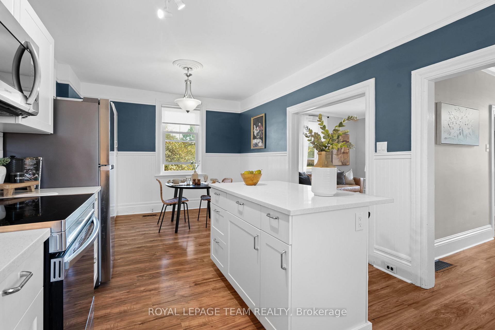 Photo 10 of 57 Lochiel Street S, Renfrew — HOMEH