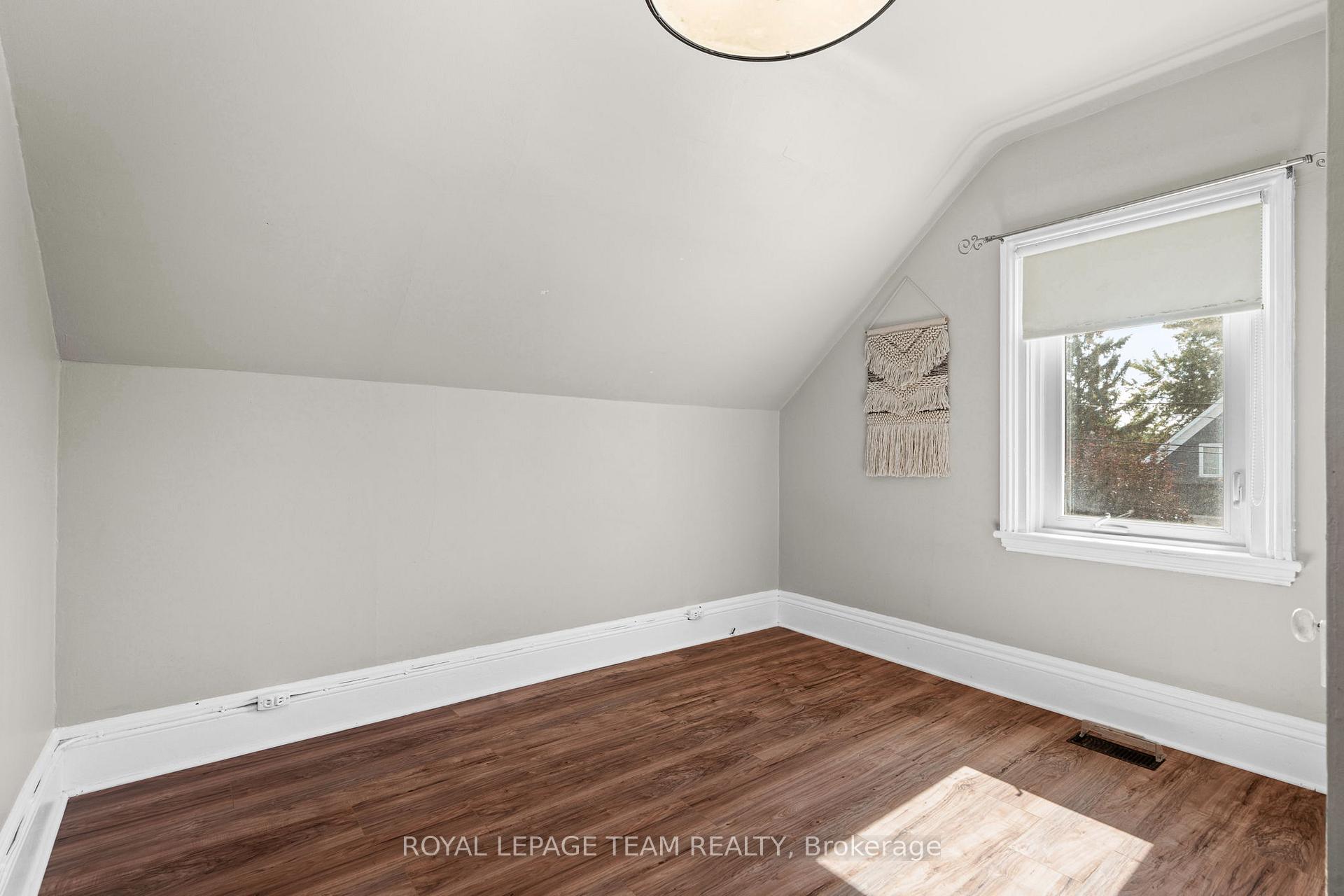 Photo 17 of 57 Lochiel Street S, Renfrew — HOMEH
