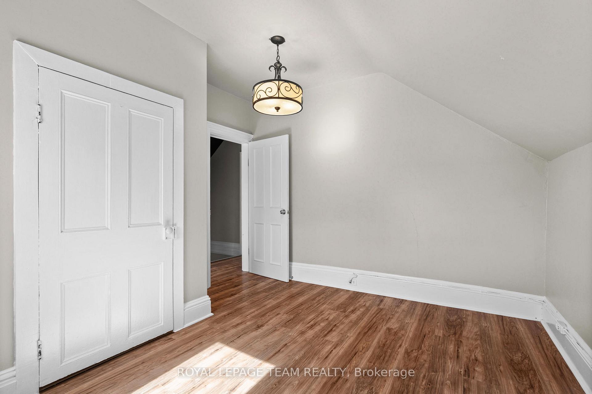 Photo 18 of 57 Lochiel Street S, Renfrew — HOMEH