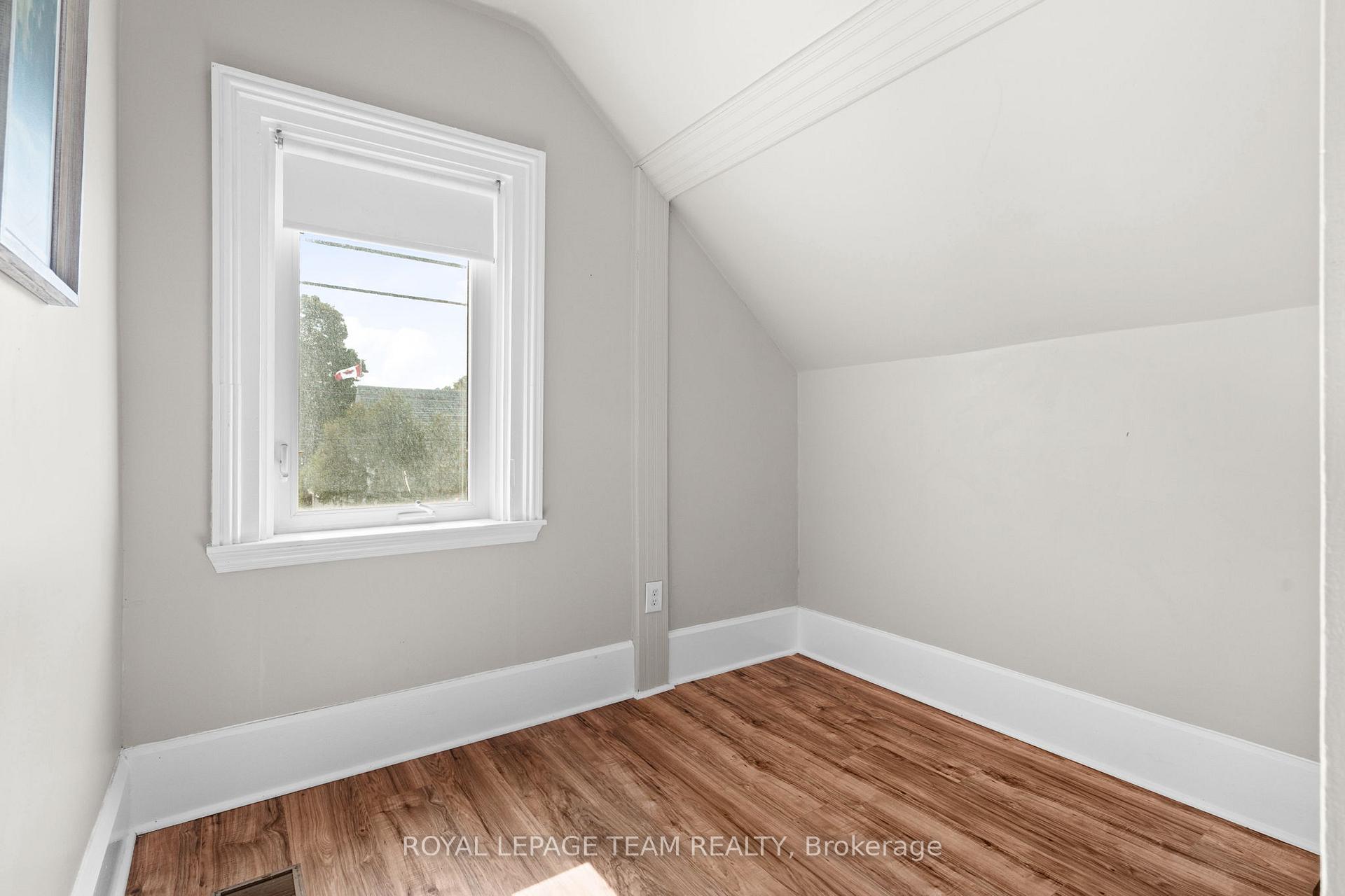 Photo 19 of 57 Lochiel Street S, Renfrew — HOMEH