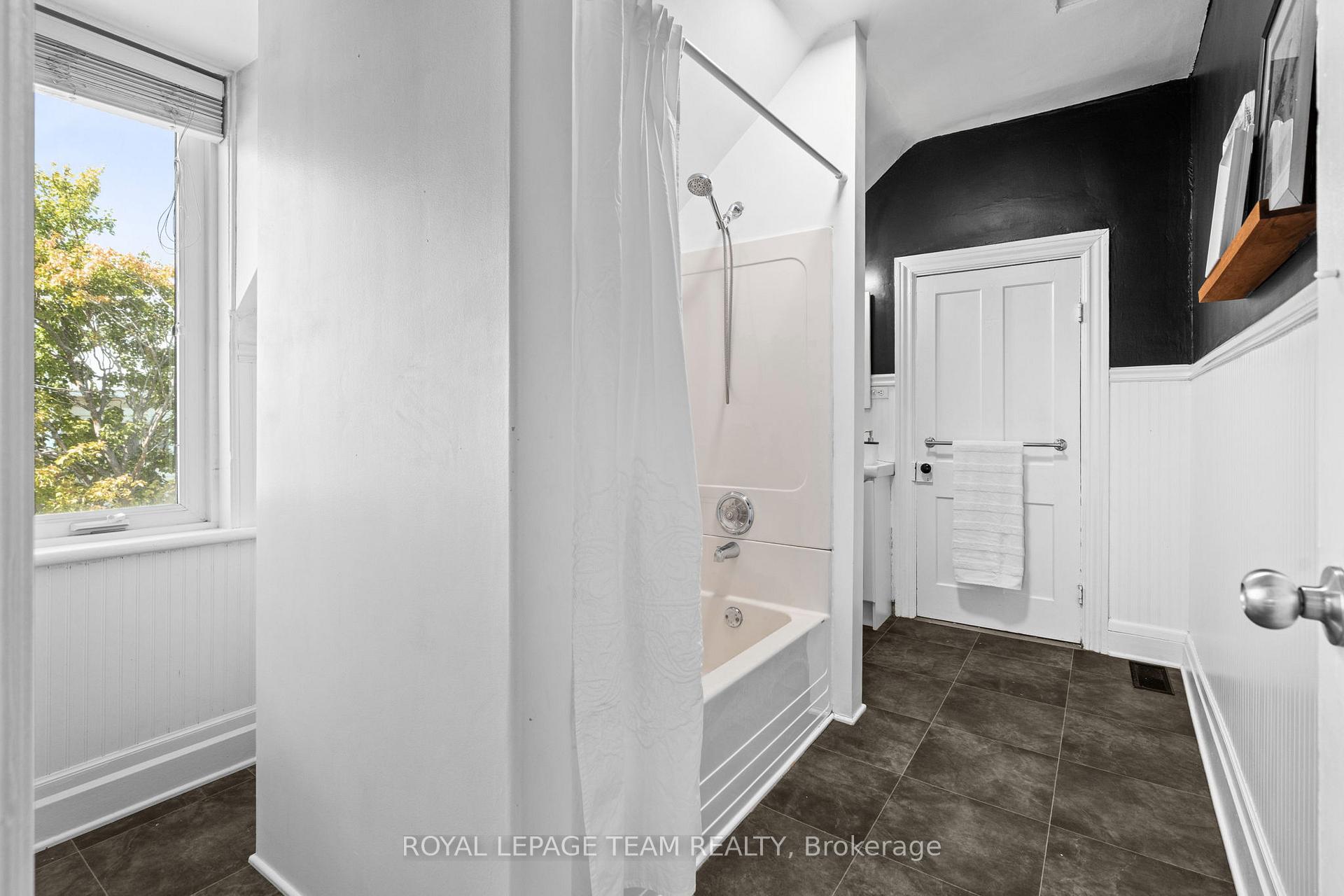 Photo 21 of 57 Lochiel Street S, Renfrew — HOMEH