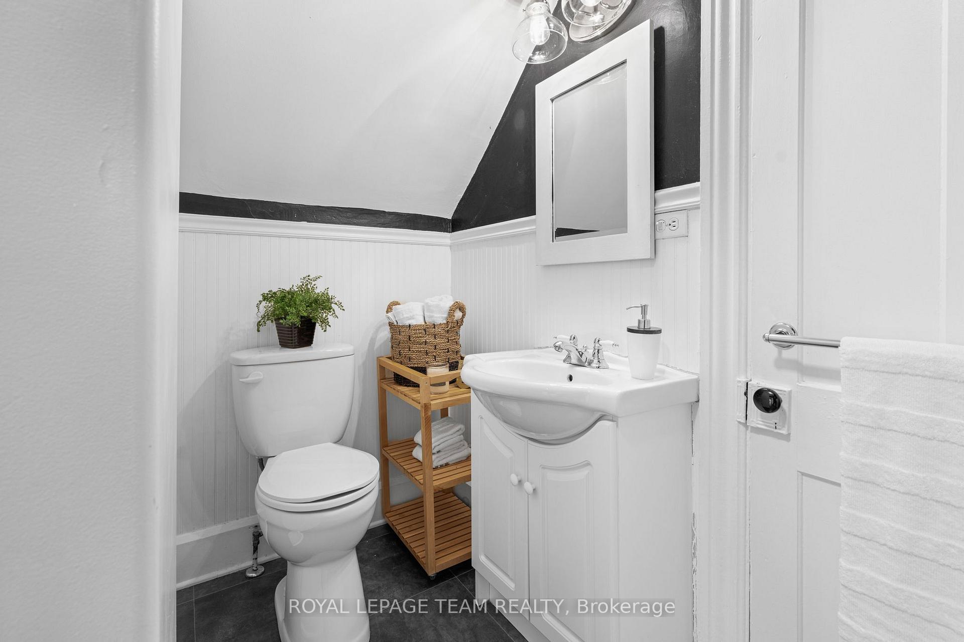 Photo 22 of 57 Lochiel Street S, Renfrew — HOMEH