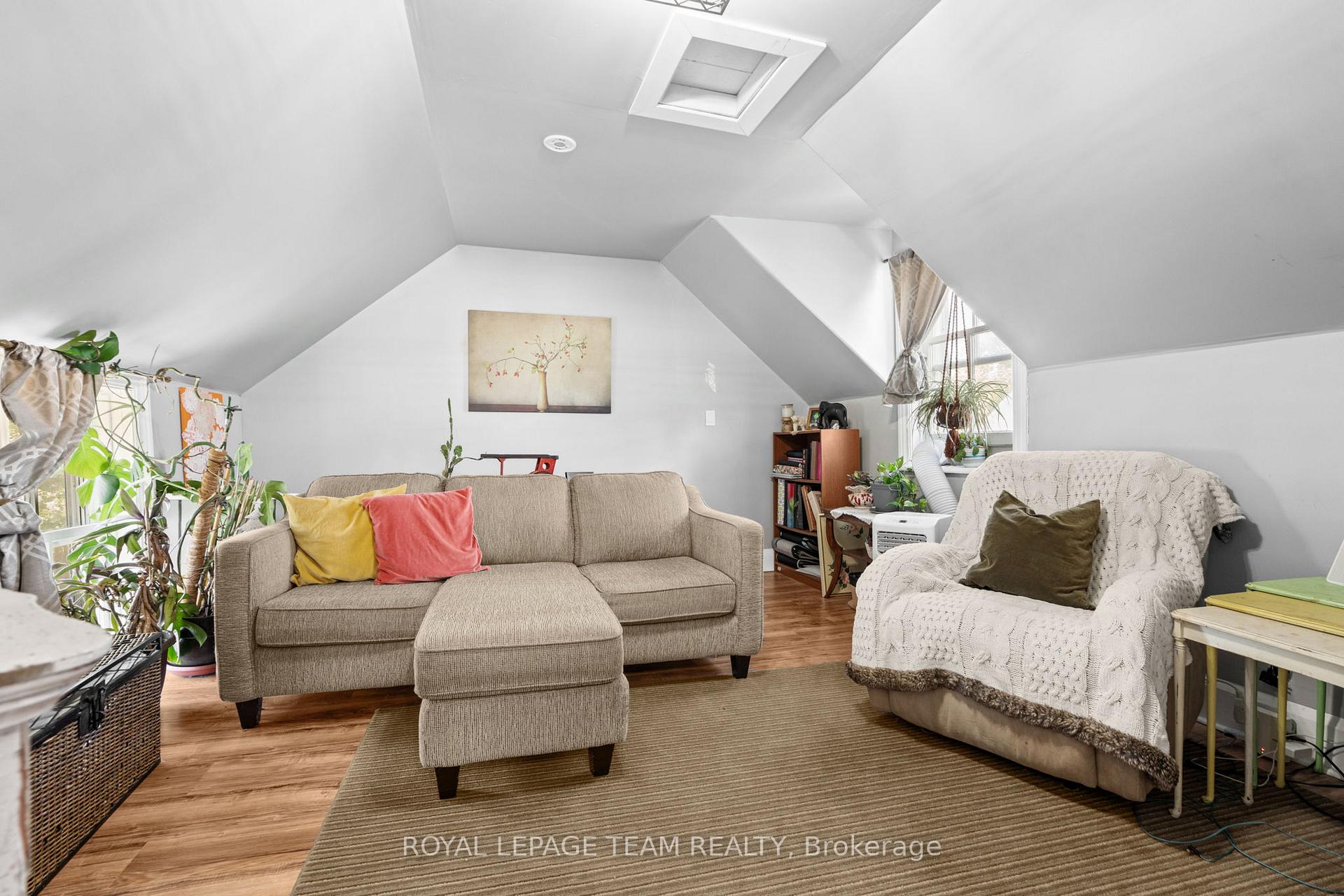 Photo 28 of 57 Lochiel Street S, Renfrew — HOMEH
