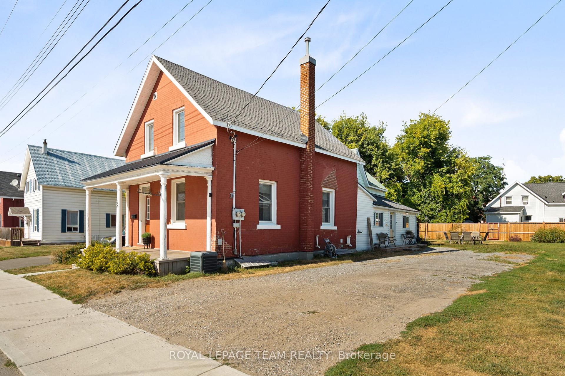 Photo 32 of 57 Lochiel Street S, Renfrew — HOMEH