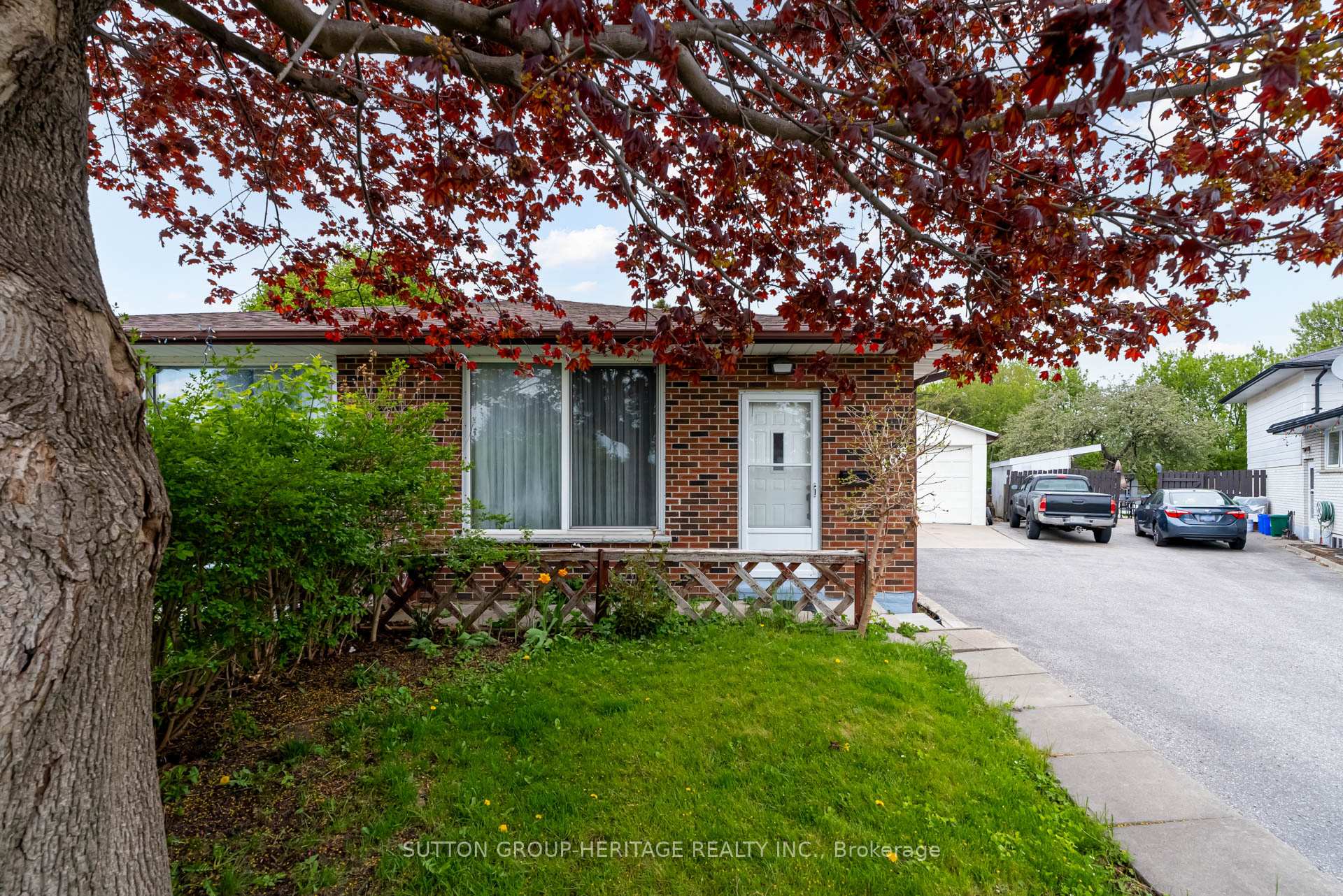 Photo 2 of 468 Tennyson Court, Oshawa, Donevan — HOMEH