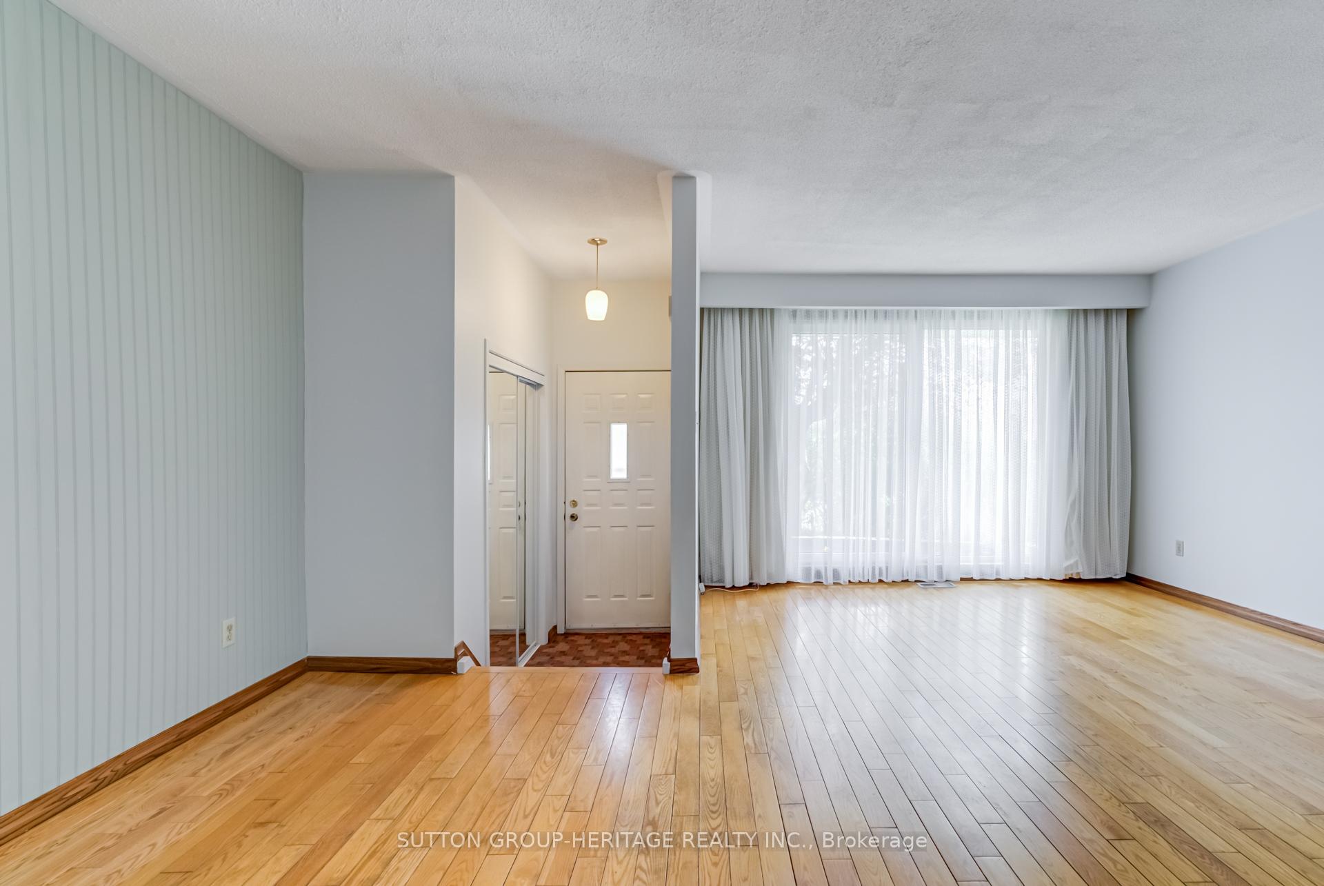 Photo 4 of 468 Tennyson Court, Oshawa, Donevan — HOMEH