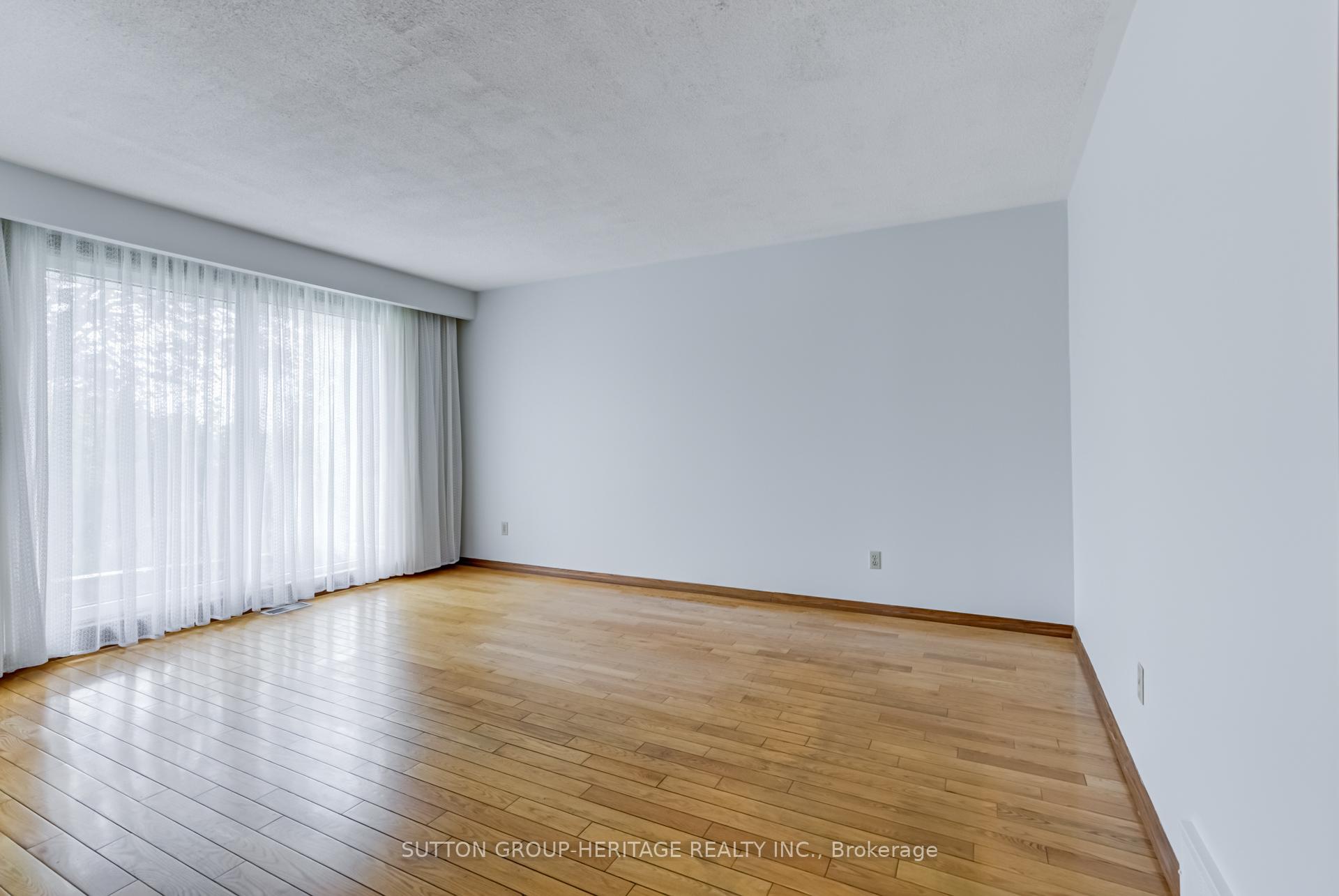 Photo 6 of 468 Tennyson Court, Oshawa, Donevan — HOMEH