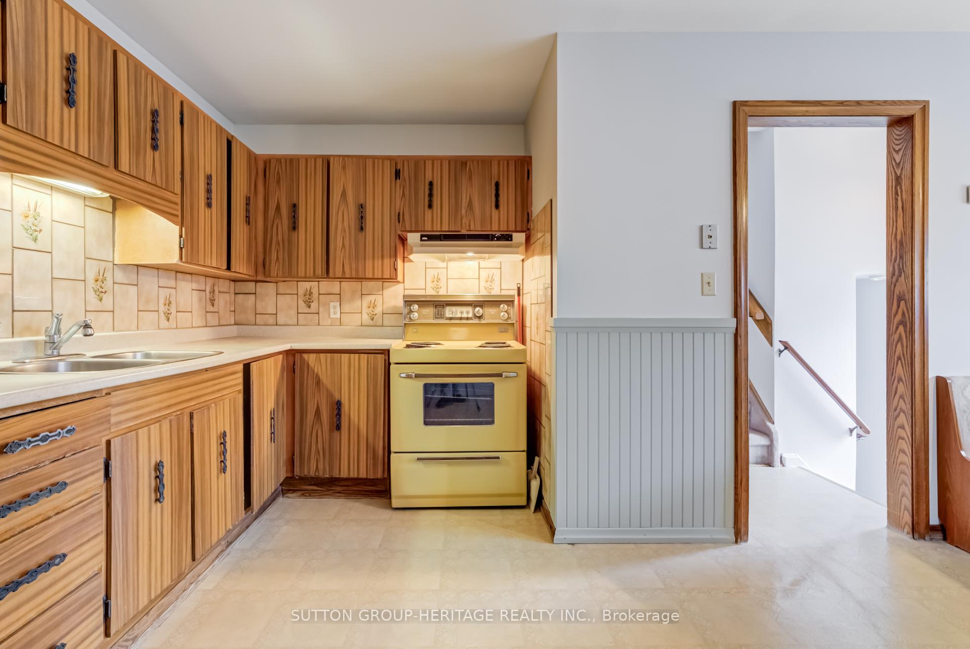 Photo 12 of 468 Tennyson Court, Oshawa, Donevan — HOMEH