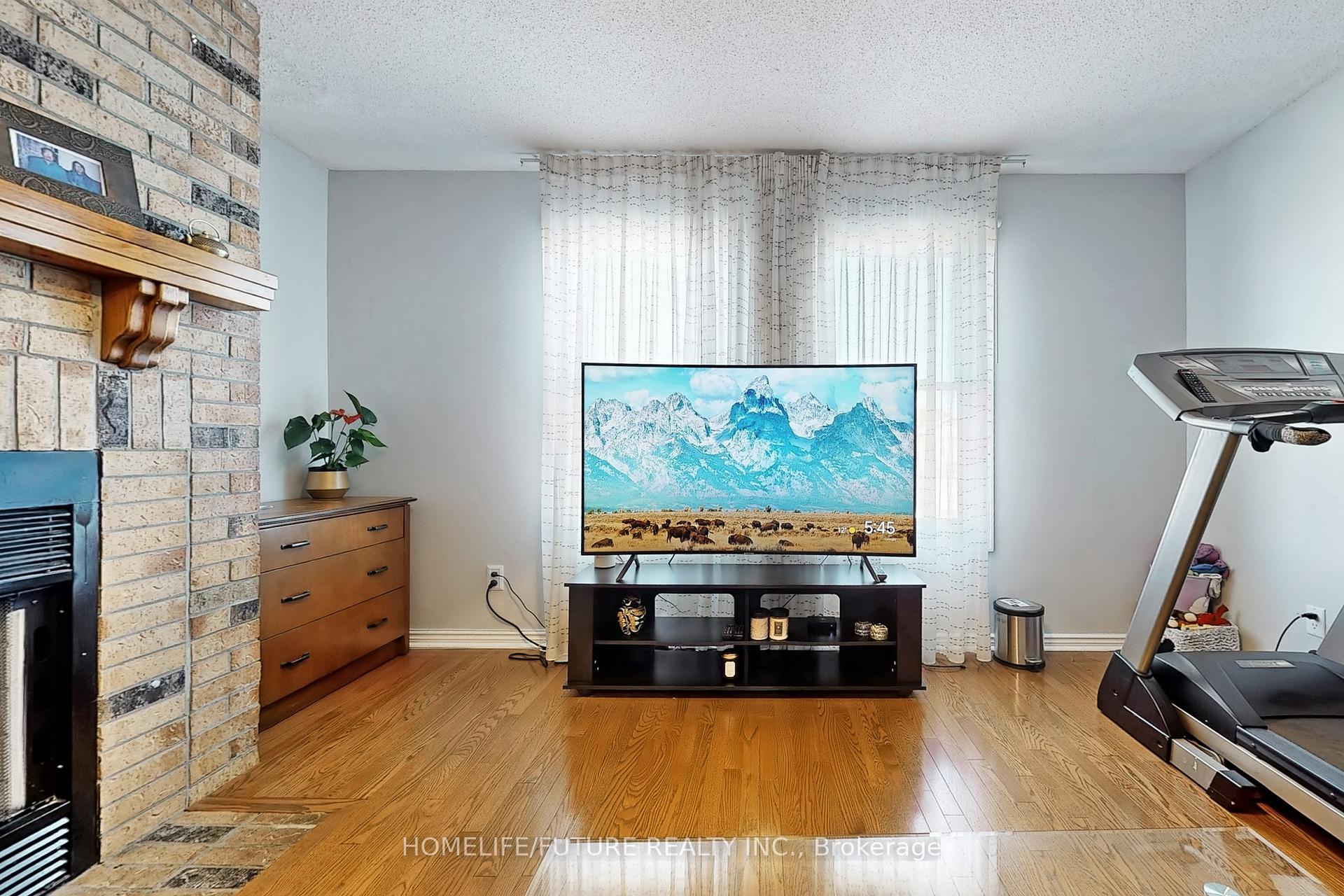 Photo 3 of 2144 Denby Drive, Pickering, Brock Ridge — HOMEH