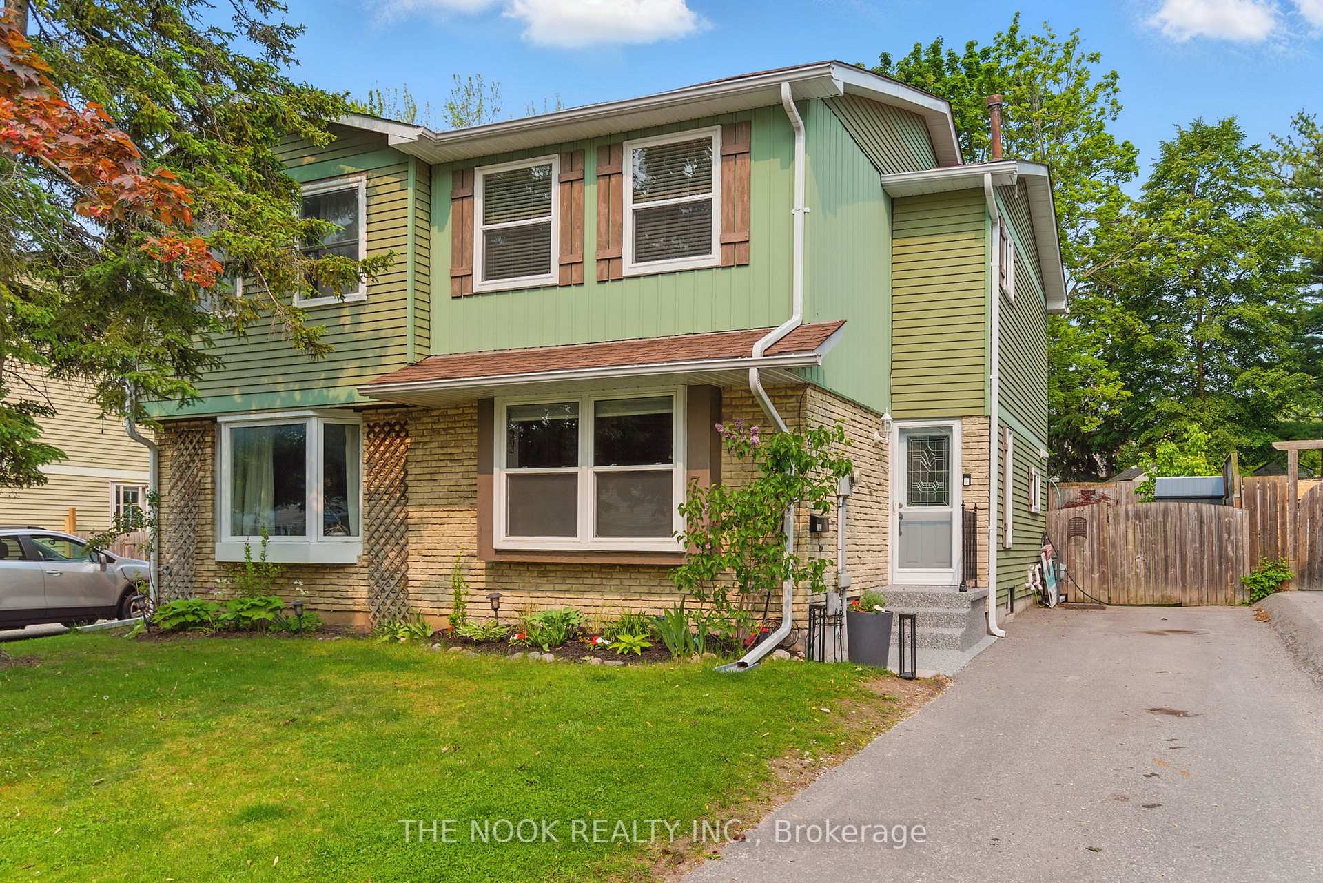 Front of 702 Hillcroft Street