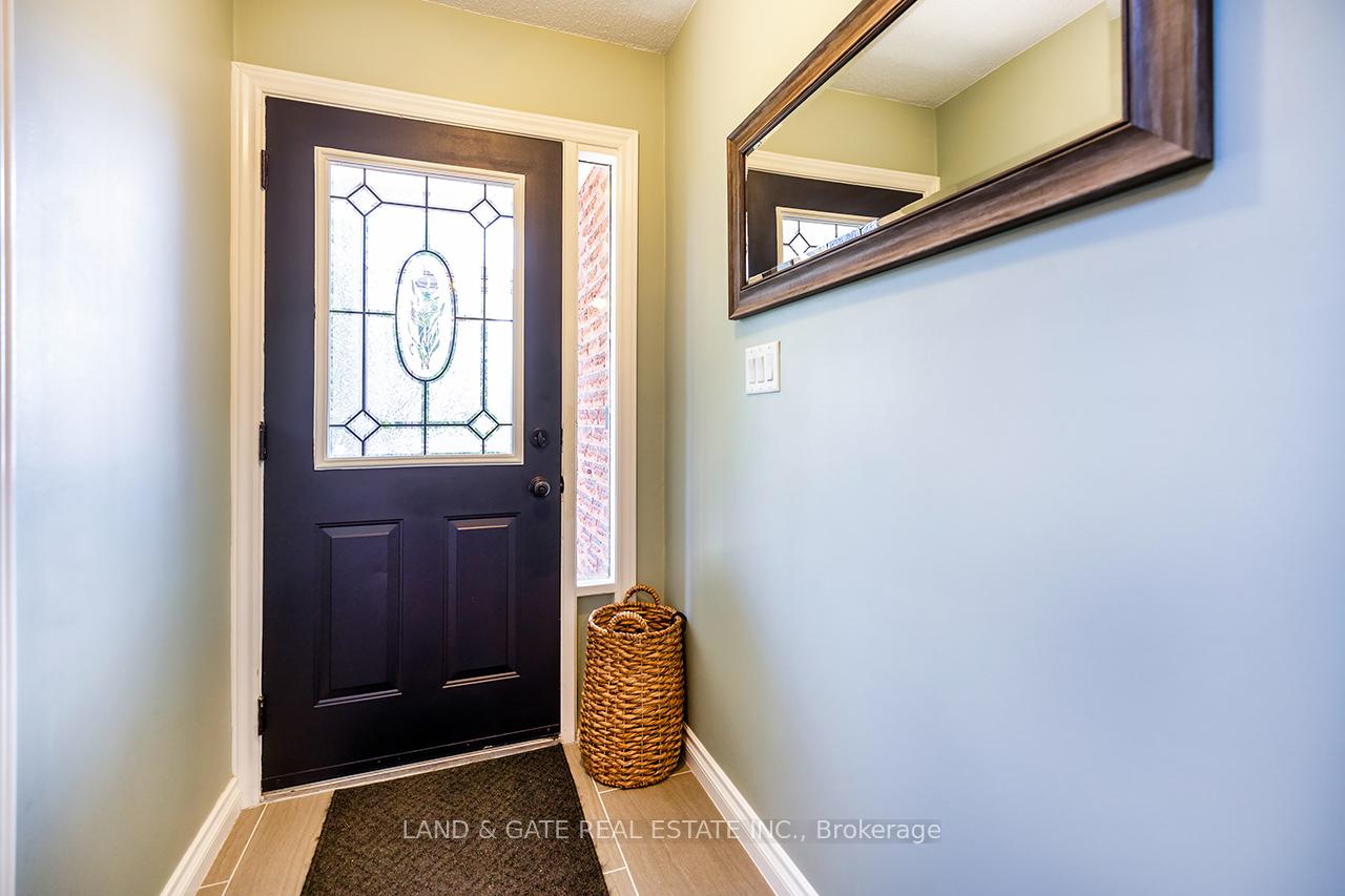 Photo 4 of 227 Lichen Crescent, Oshawa, McLaughlin — HOMEH
