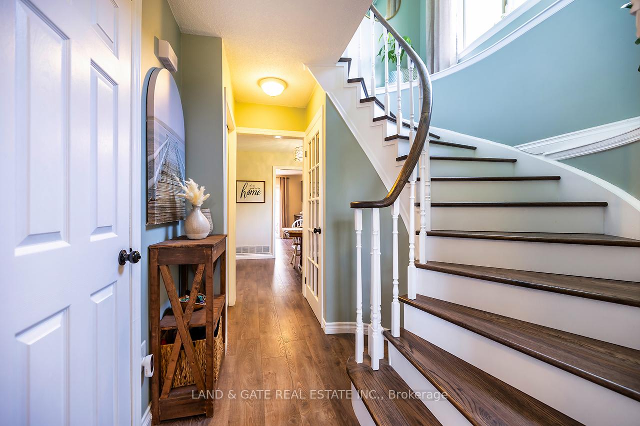 Photo 5 of 227 Lichen Crescent, Oshawa, McLaughlin — HOMEH