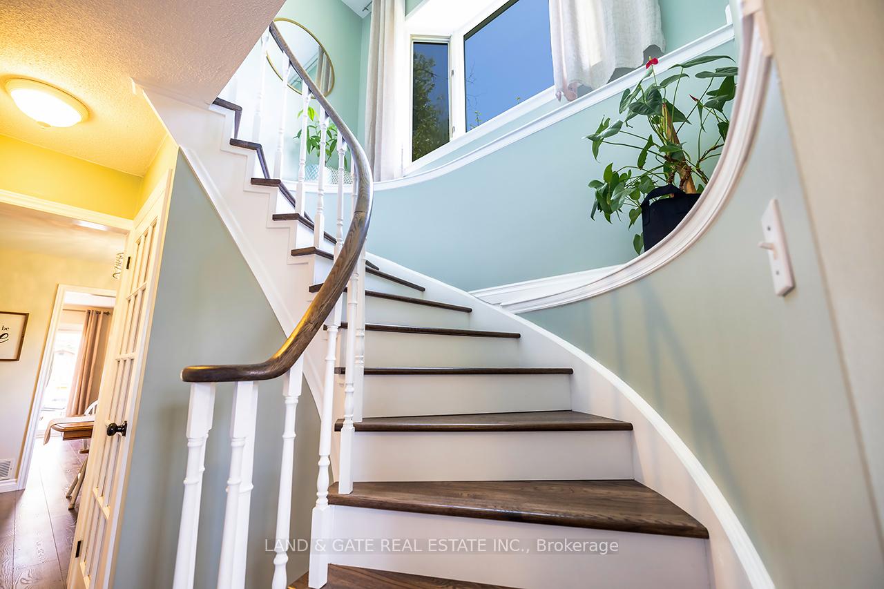 Photo 6 of 227 Lichen Crescent, Oshawa, McLaughlin — HOMEH